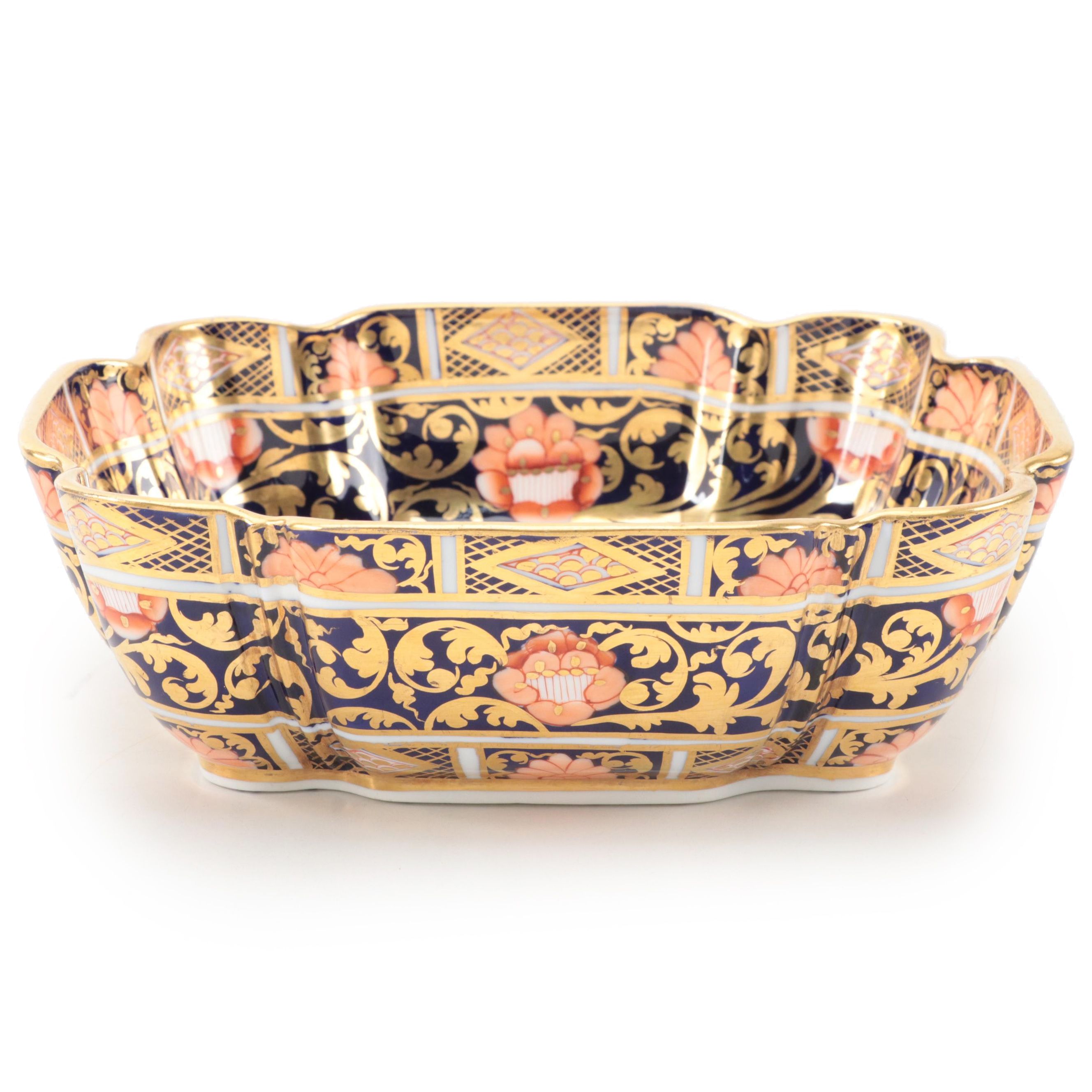 W. T. Copeland Imari Style Lobed Porcelain Bowl, Late 19th Century
