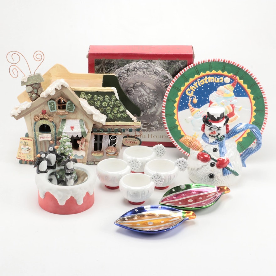 Michel & Company Mary Englebreit Plate with and Other Christmas Décor