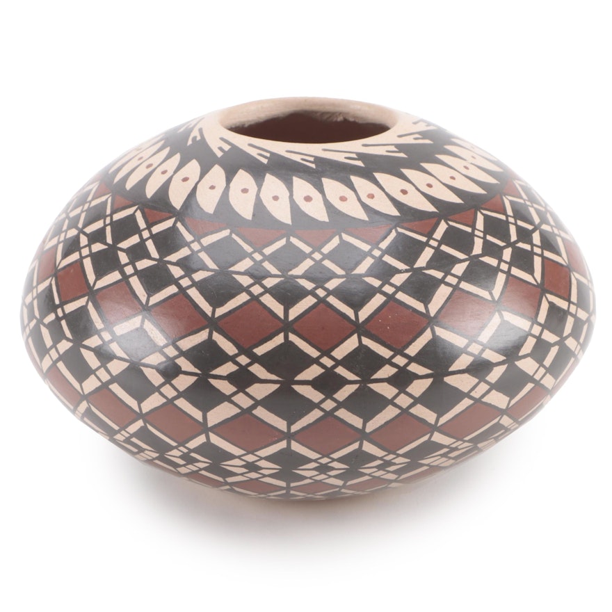 Edgar Pedregon Ledesma Mata Ortiz Pottery Red and Black on Buff Seed Jar