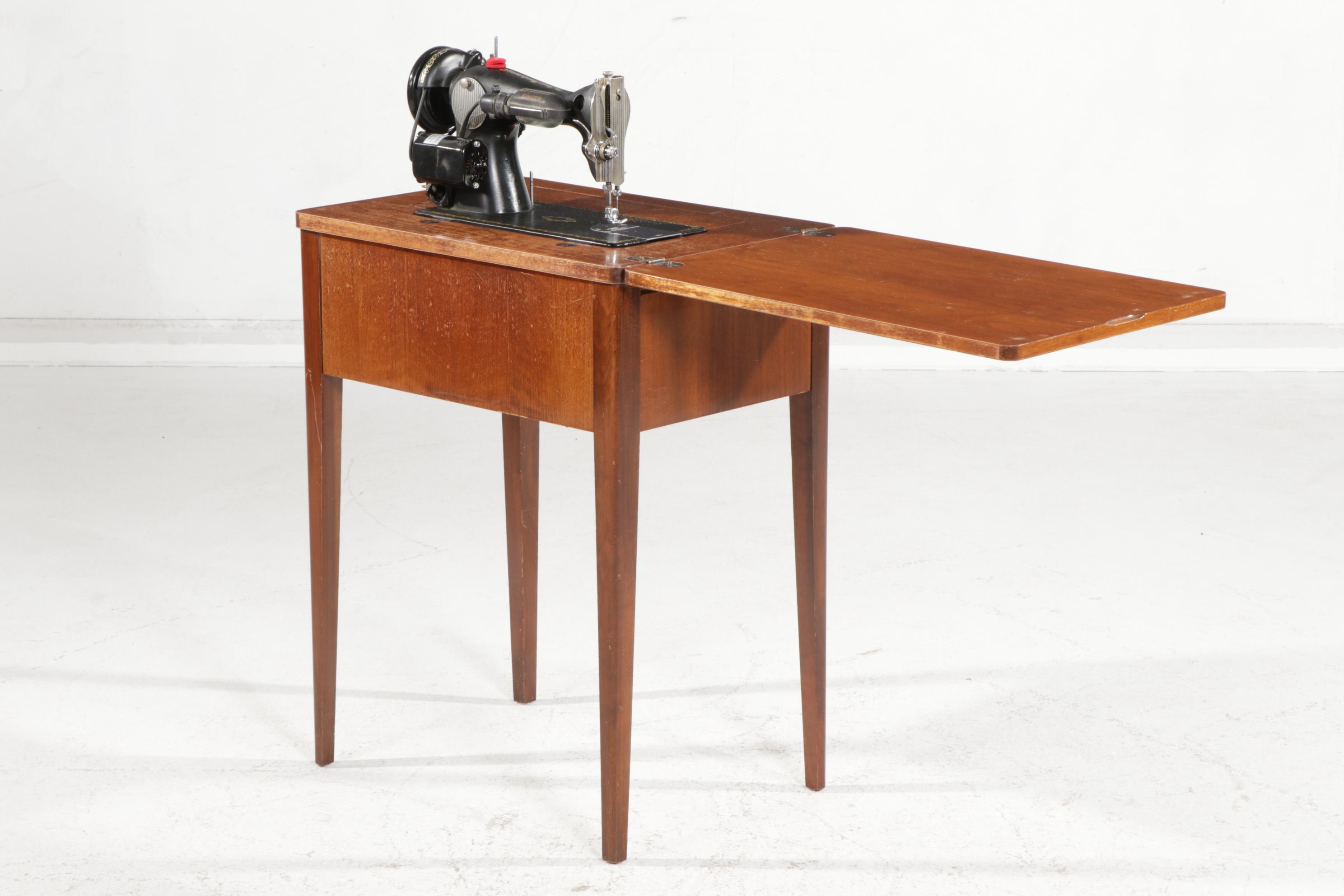 Singer Sewing Machine in Hepplewhite Mahogany Cabinet with Storage Bench