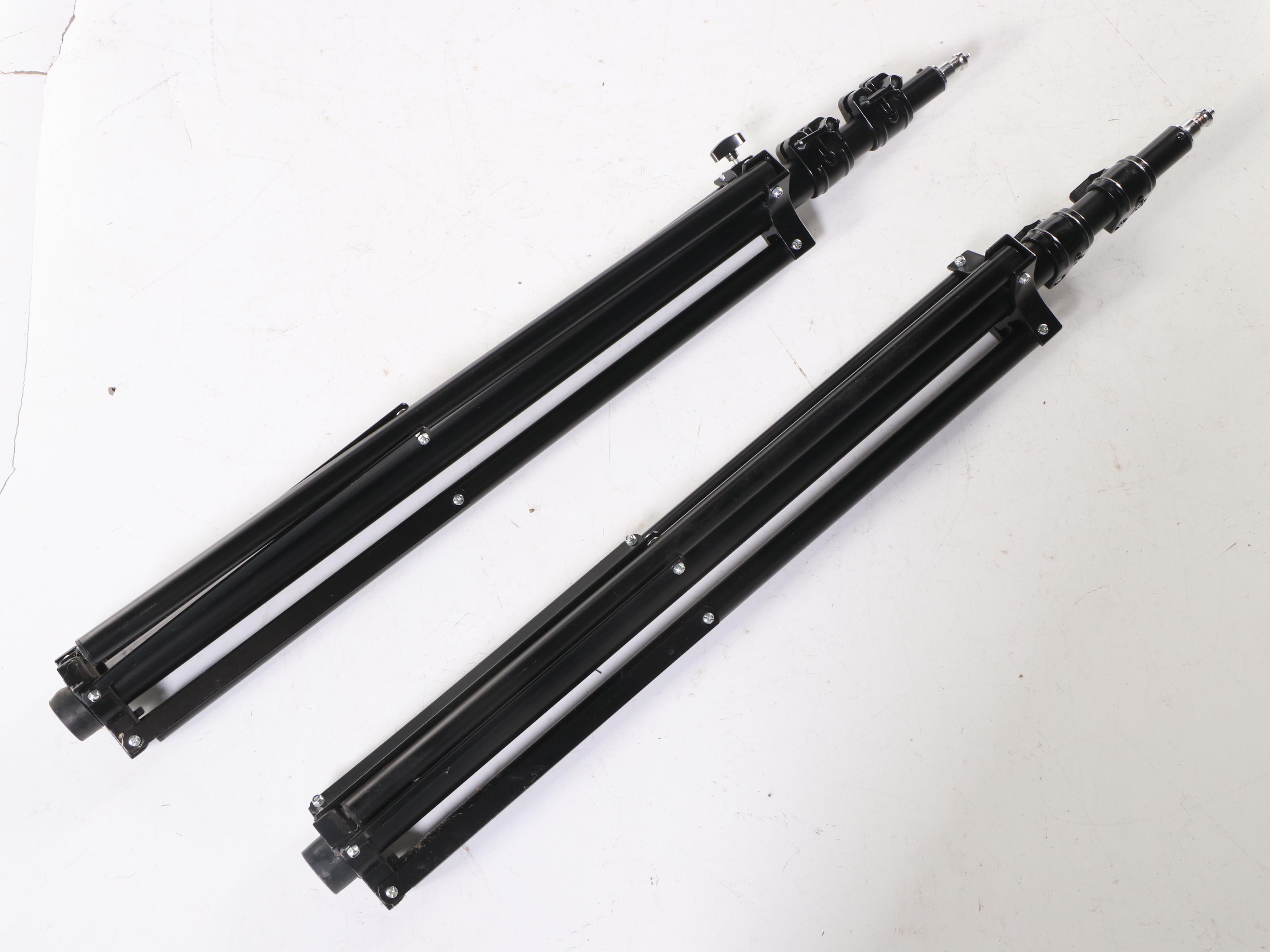 PBL MX flo4 Studio Studio Lights with Tripods and More Equipment