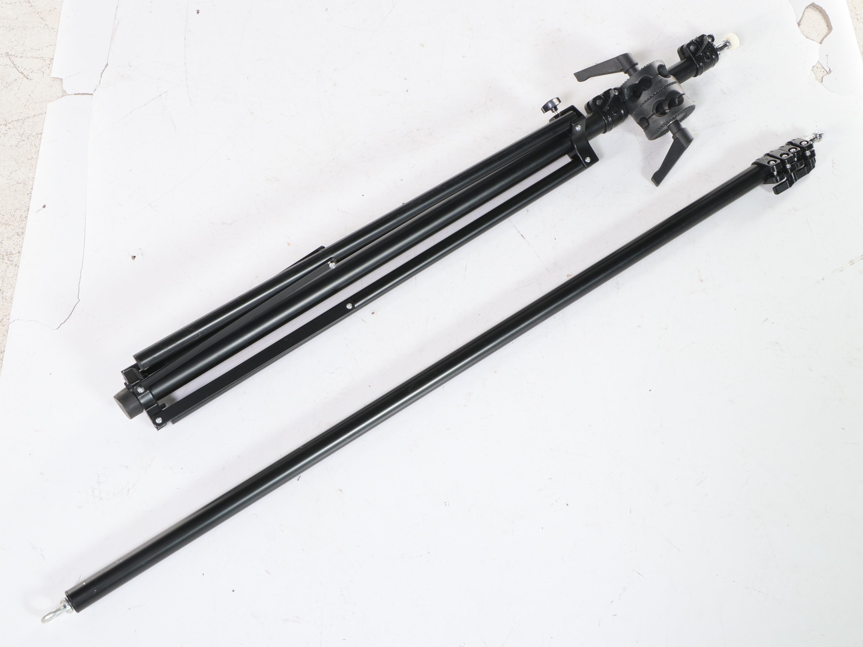 PBL MX flo4 Studio Studio Lights with Tripods and More Equipment