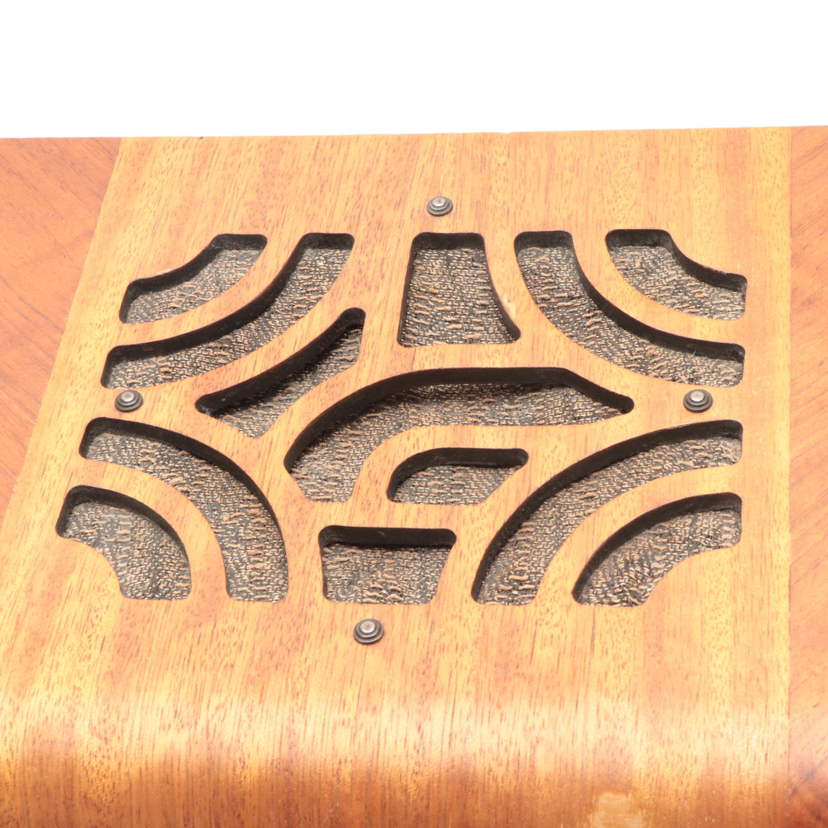 Art Deco Waterfall Style Zenith Cube Adjusting Tube Table Radio, 1930s