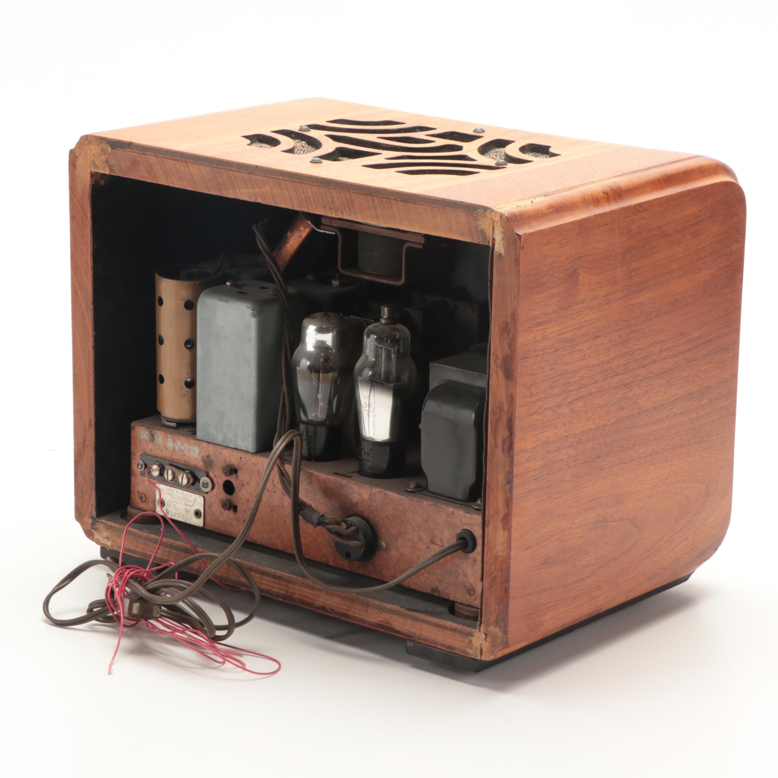 Art Deco Waterfall Style Zenith Cube Adjusting Tube Table Radio, 1930s