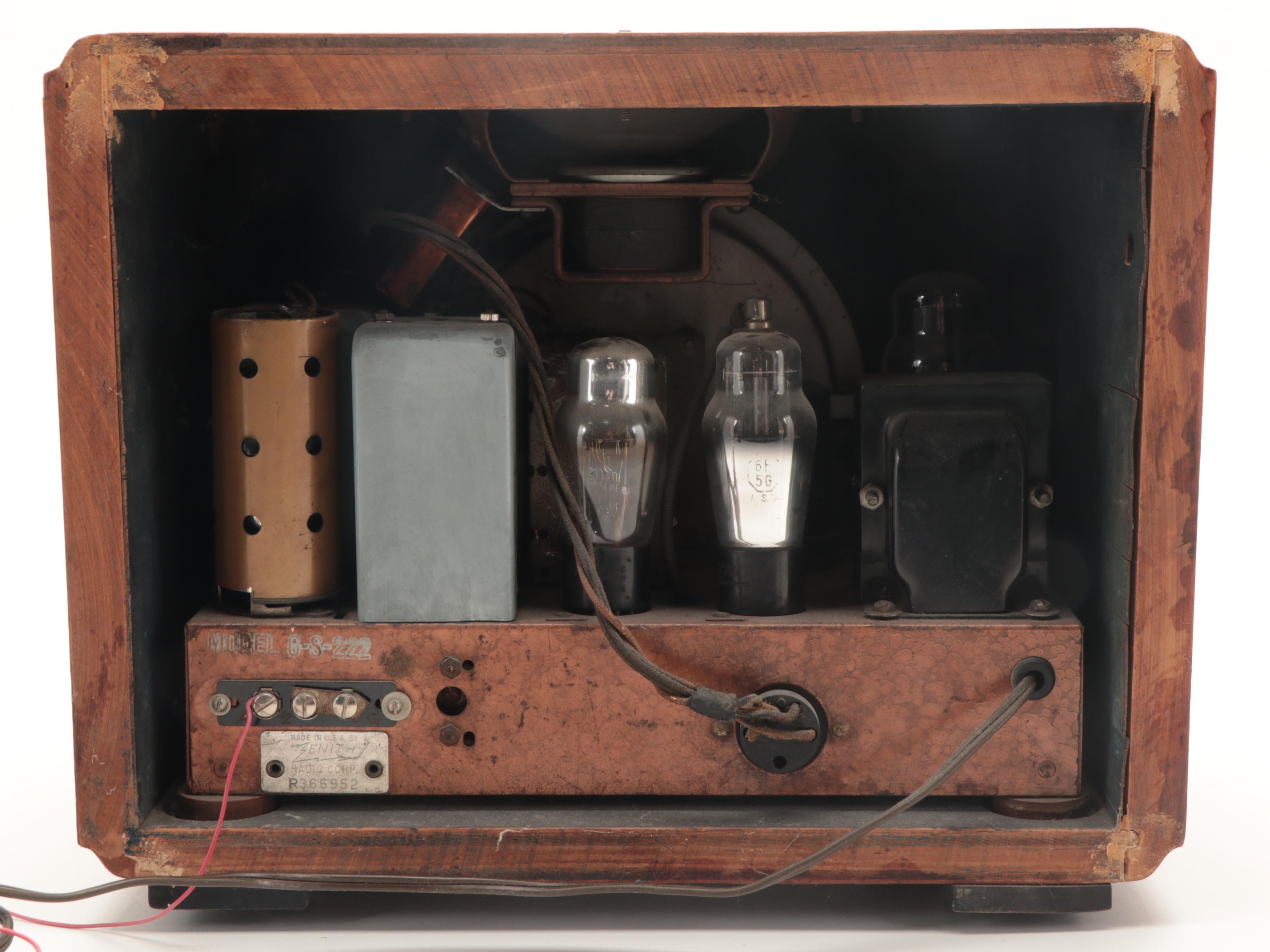 Art Deco Waterfall Style Zenith Cube Adjusting Tube Table Radio, 1930s