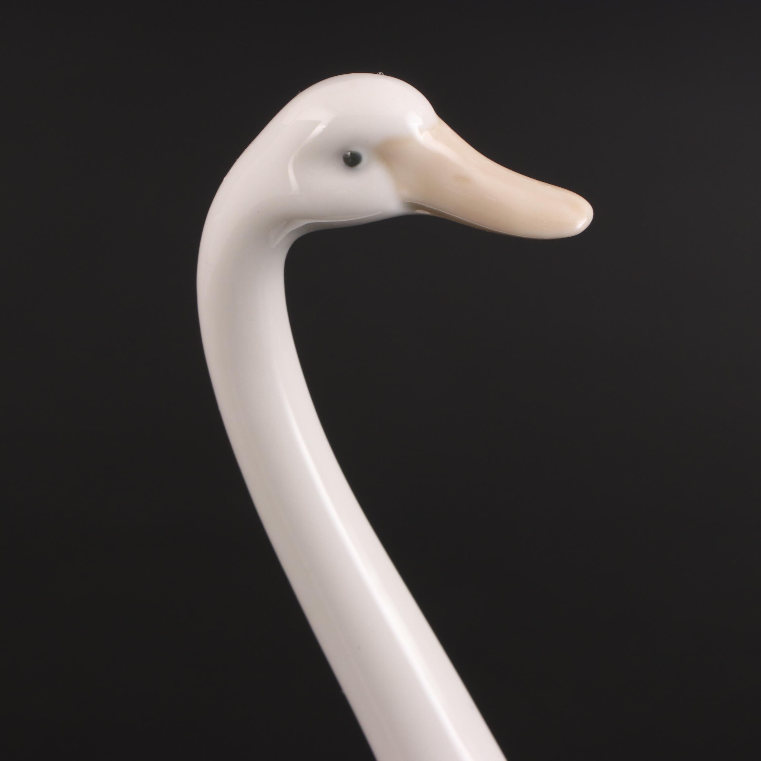 Nao by Lladró "Goose" Porcelain Figurine Designed by Fulgencio García