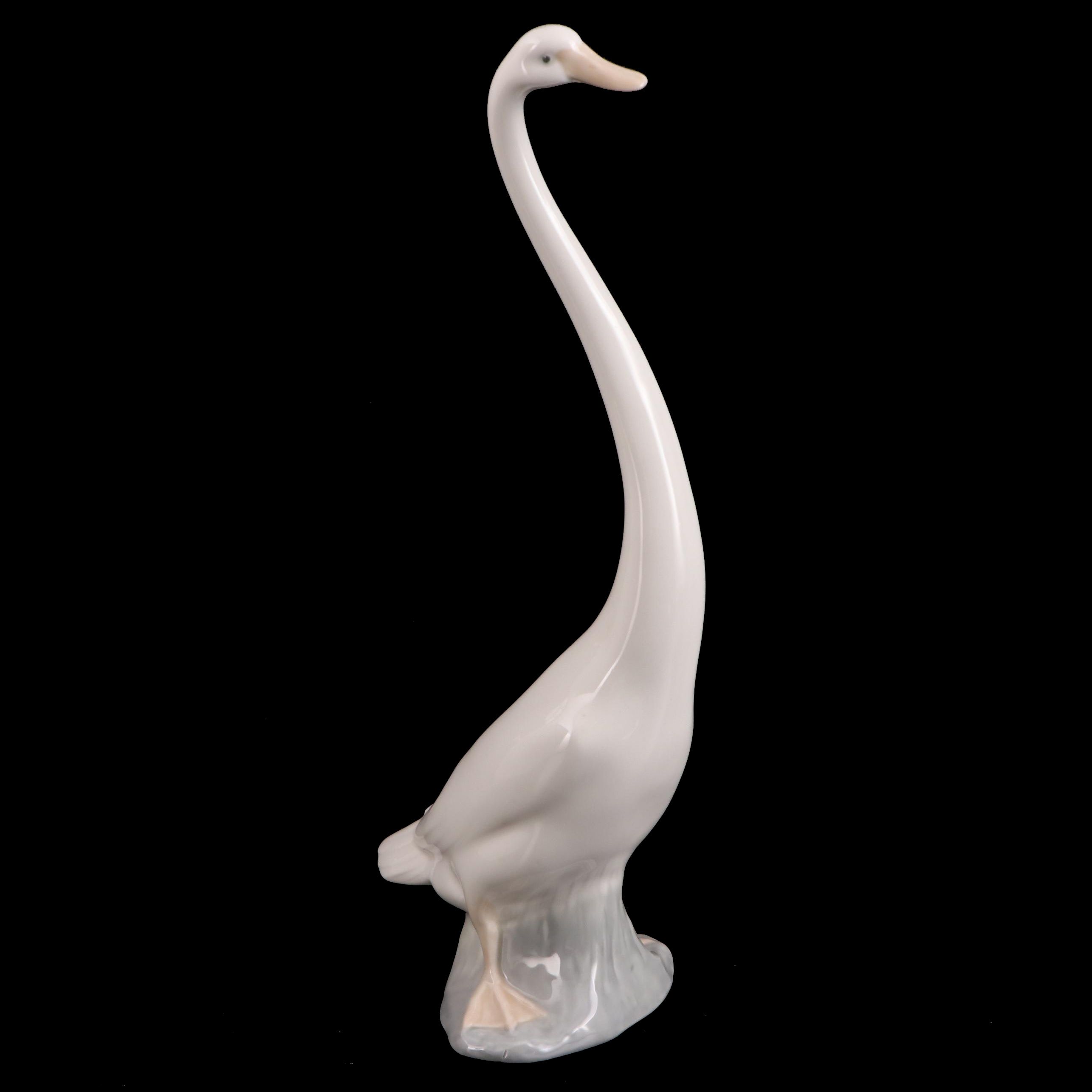 Nao by Lladró "Goose" Porcelain Figurine Designed by Fulgencio García