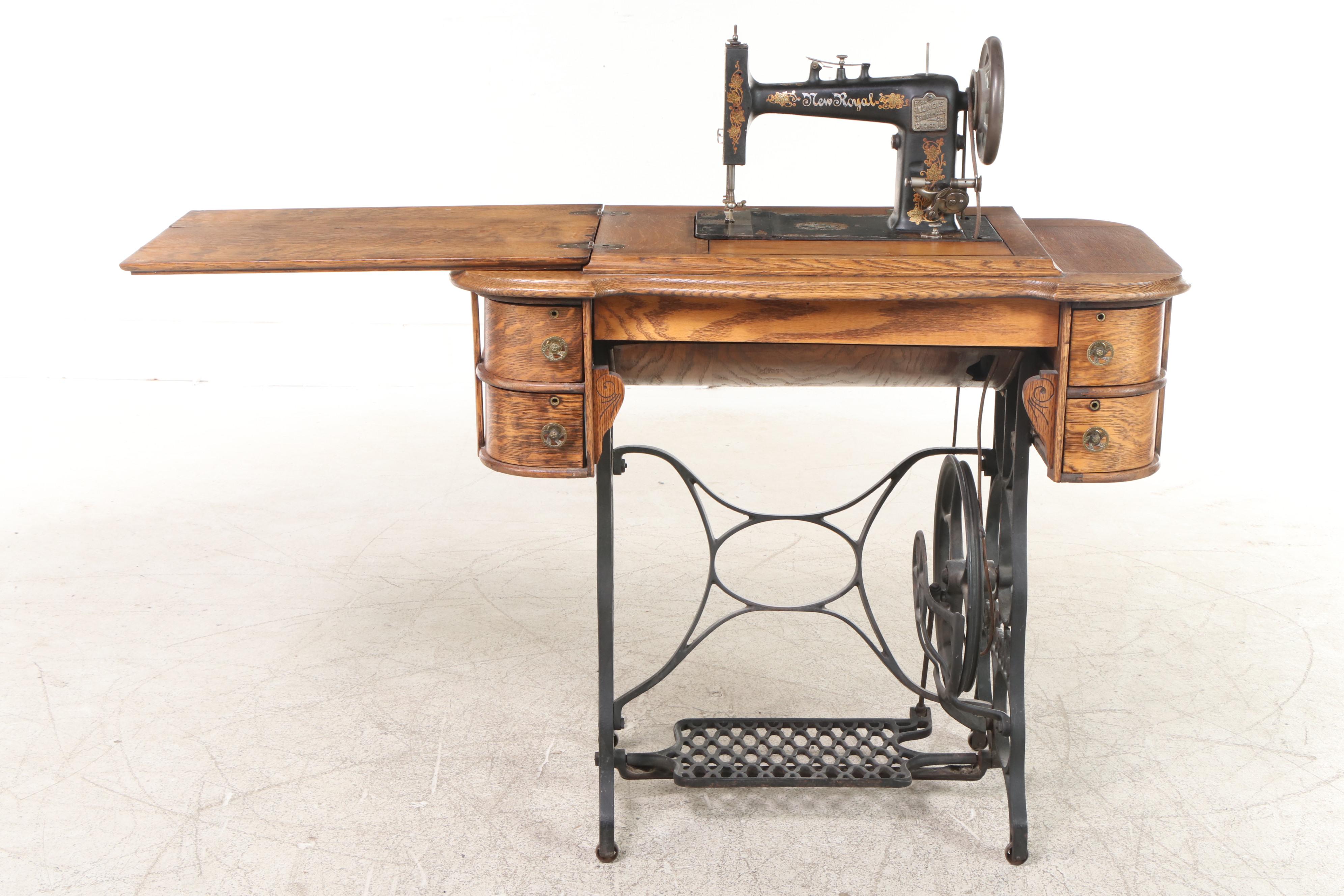 Illinois Sewing Machine Co. "New Royal" Oak and Cast Iron Treadle Sewing Machine