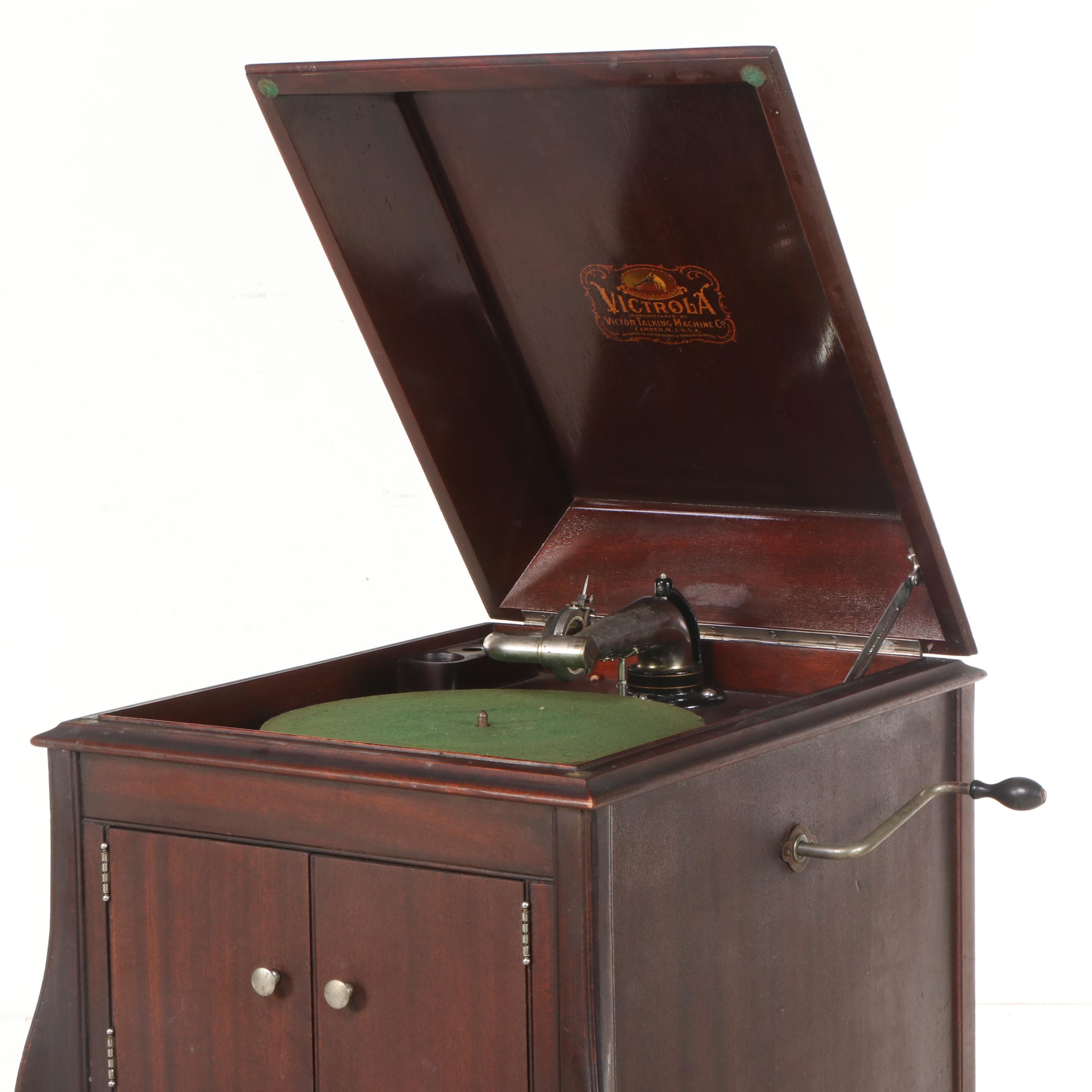 Victor Talking Machine Co. VV-X Victrola Phonograph Cabinet, 1916