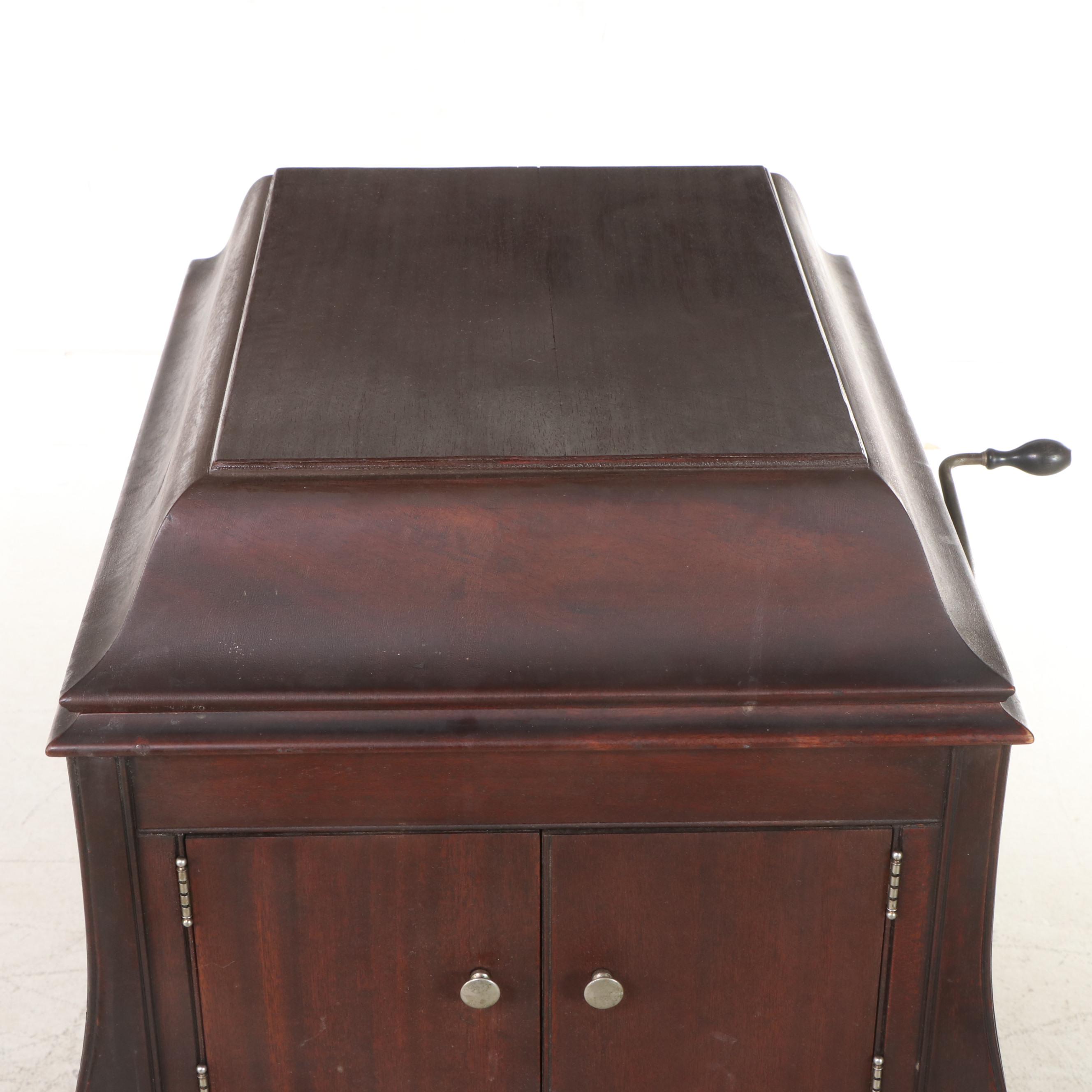 Victor Talking Machine Co. VV-X Victrola Phonograph Cabinet, 1916