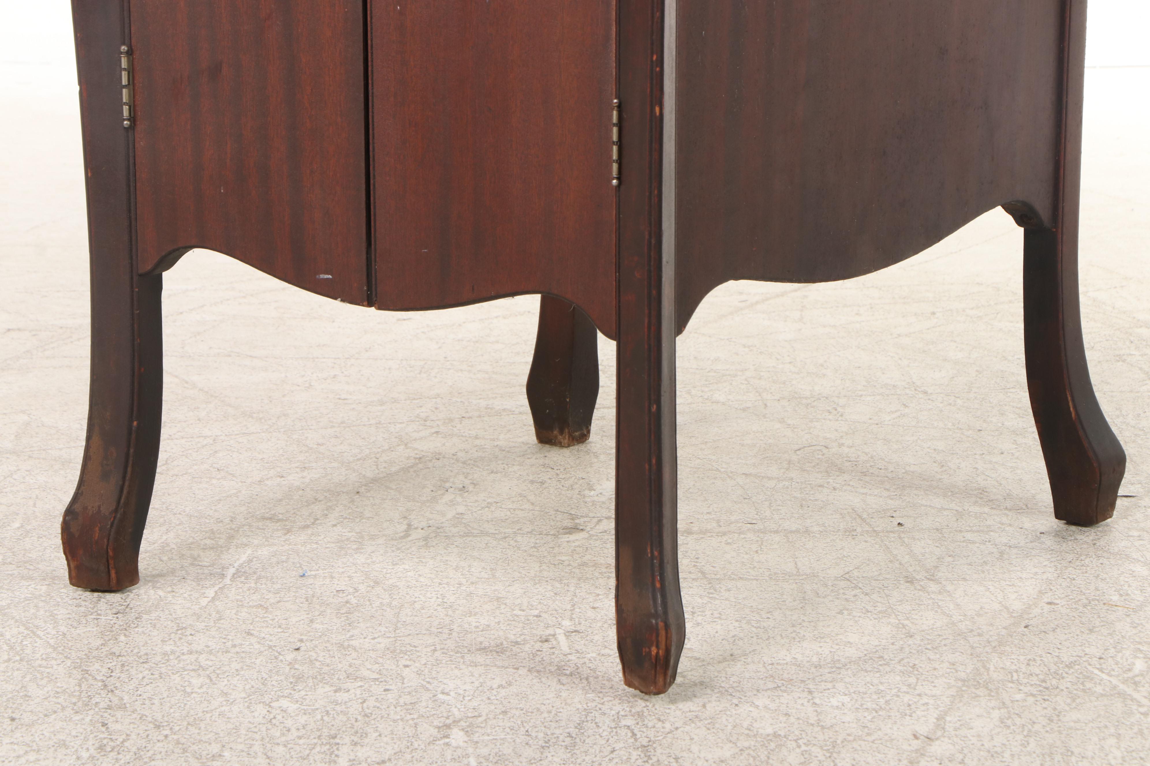 Victor Talking Machine Co. VV-X Victrola Phonograph Cabinet, 1916