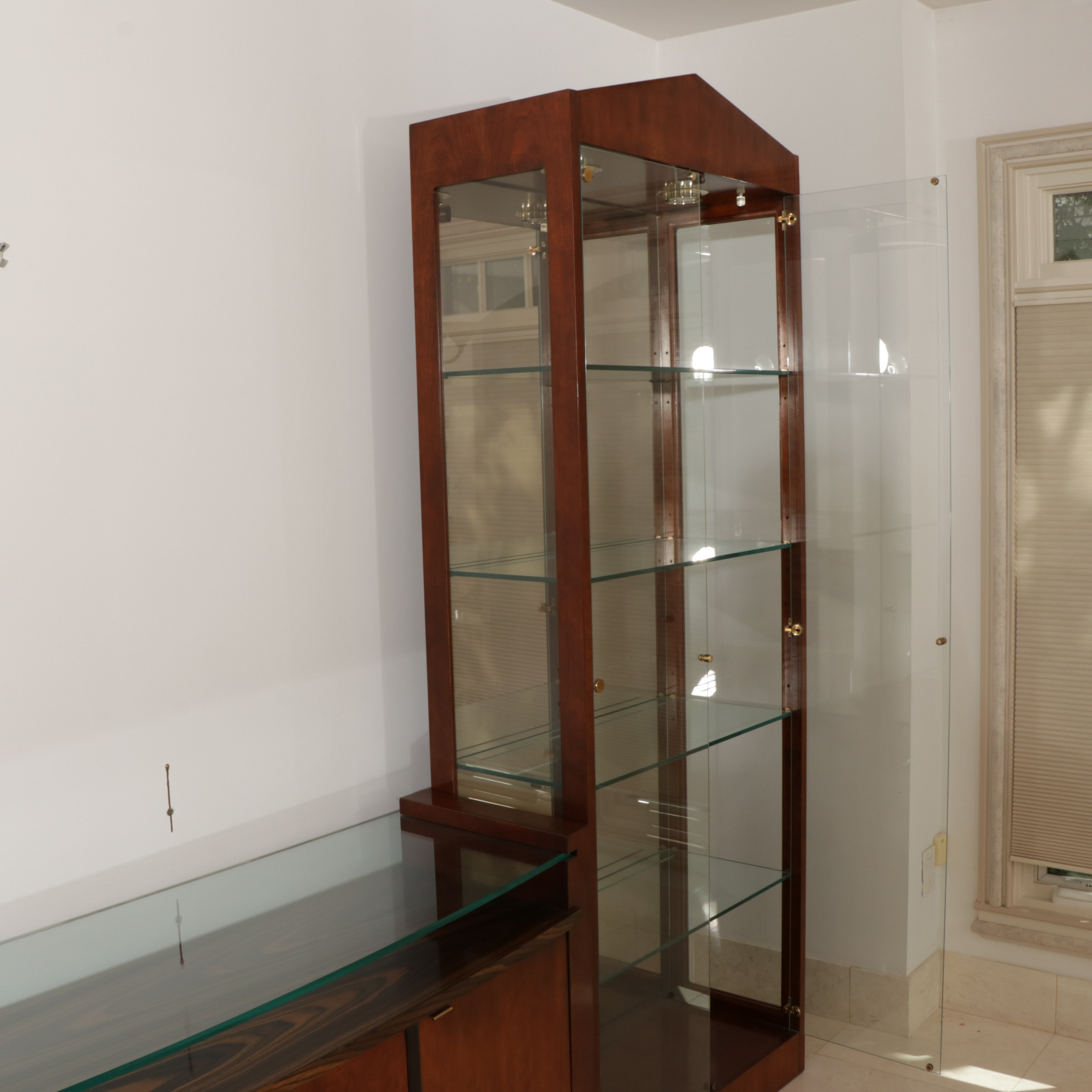 Henredon "Scene 4" Parquetry Illuminated Display Cabinets