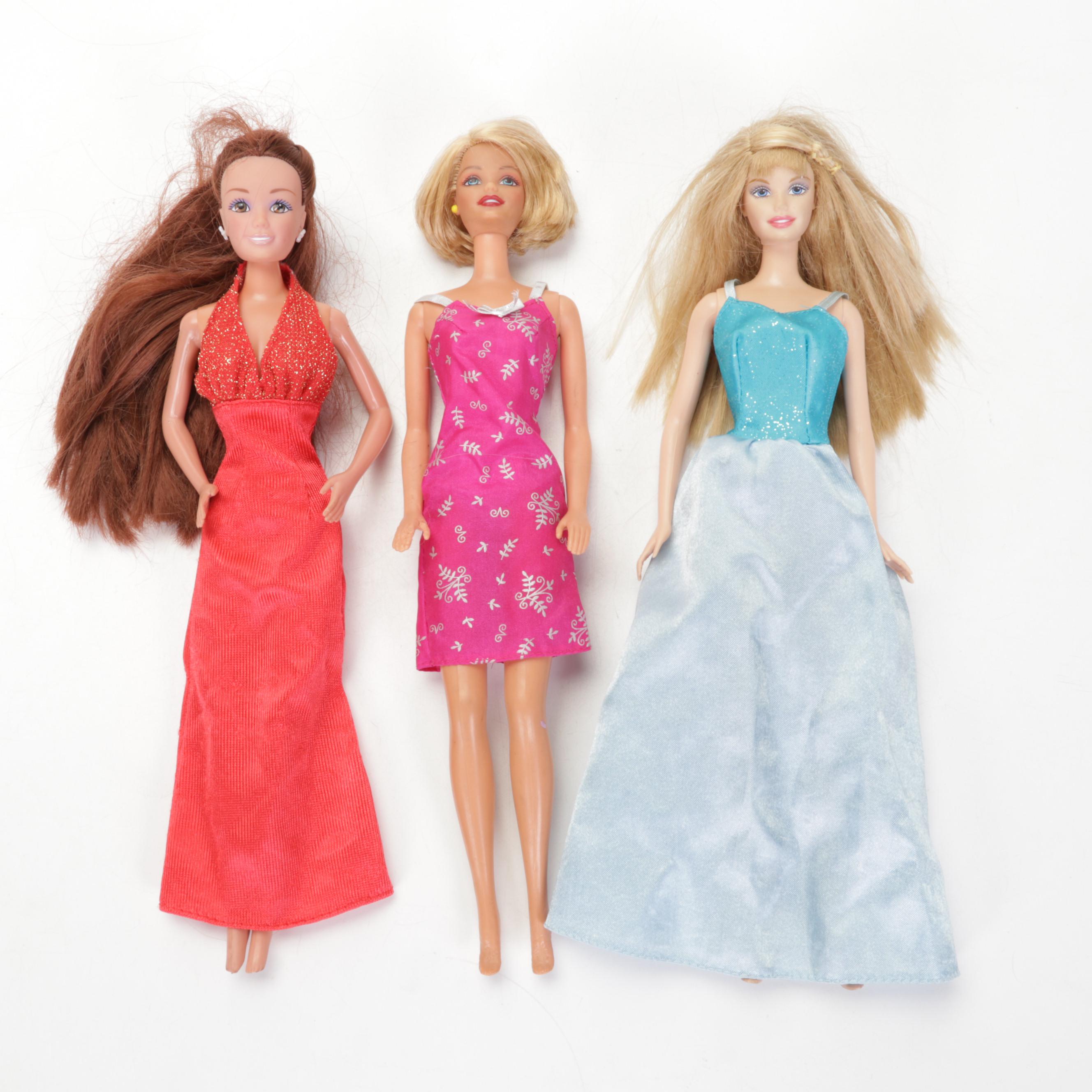 Mattel Barbies Featuring "2008 Holiday Barbie" & Pizza Hut Franchise Accessories