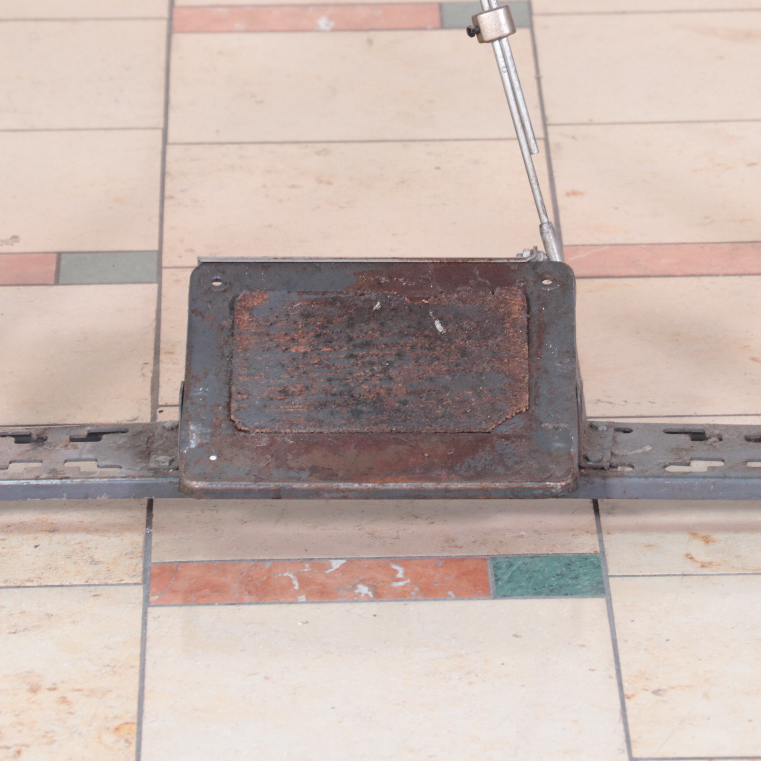 Singer Centurion Industrial Sewing Machine With Workbench, Notions