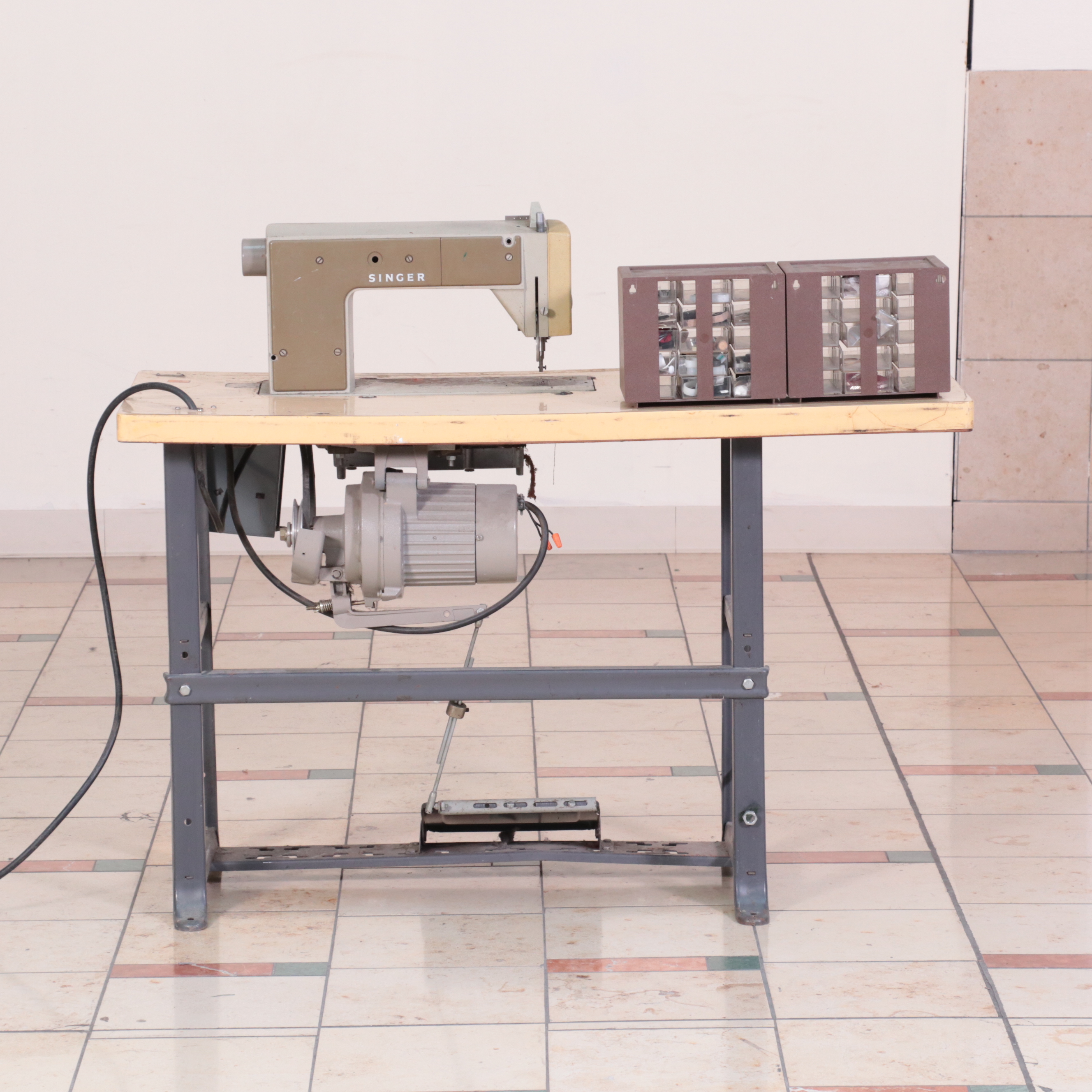 Singer Centurion Industrial Sewing Machine With Workbench, Notions