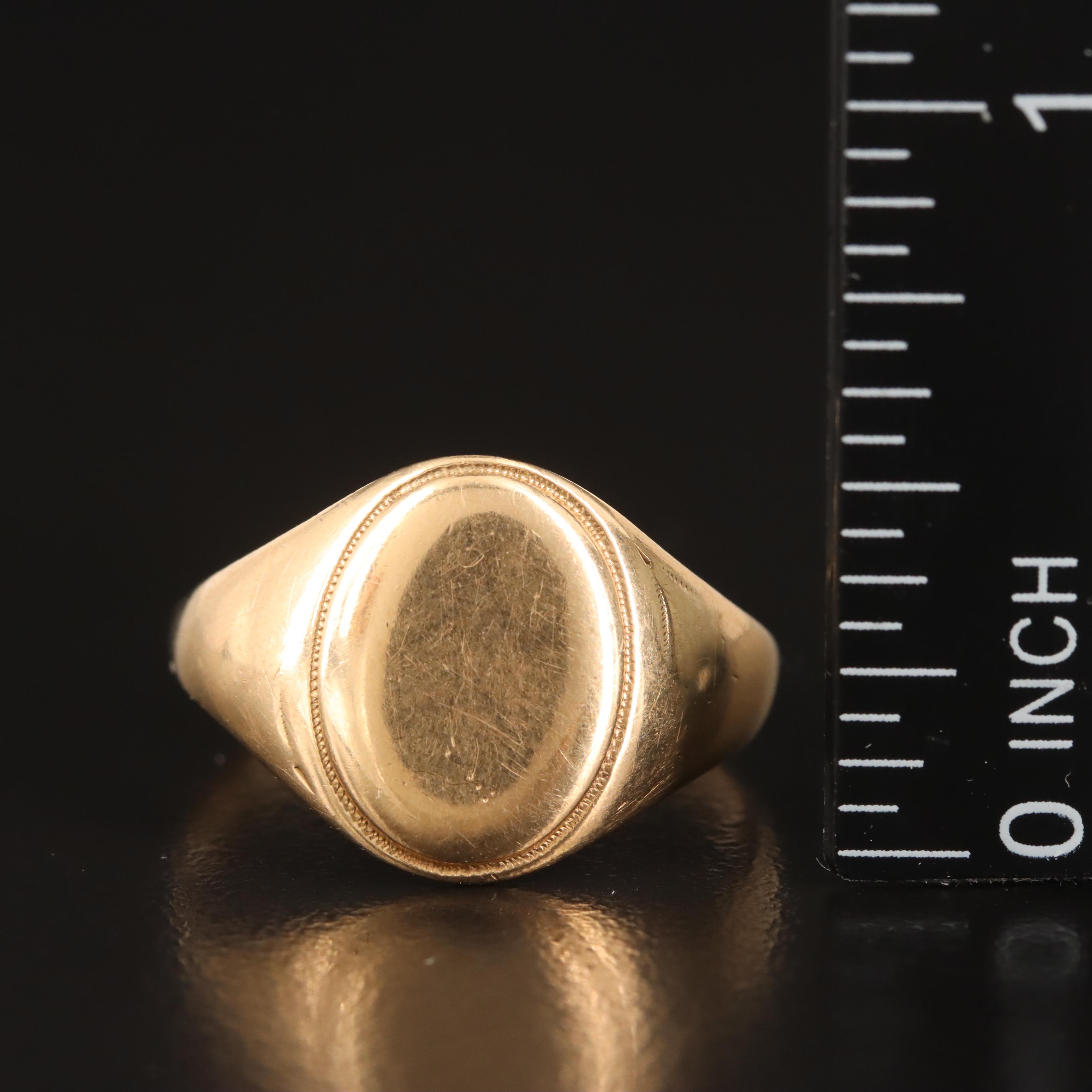 10K Oval Ring with Milgrain Detailing