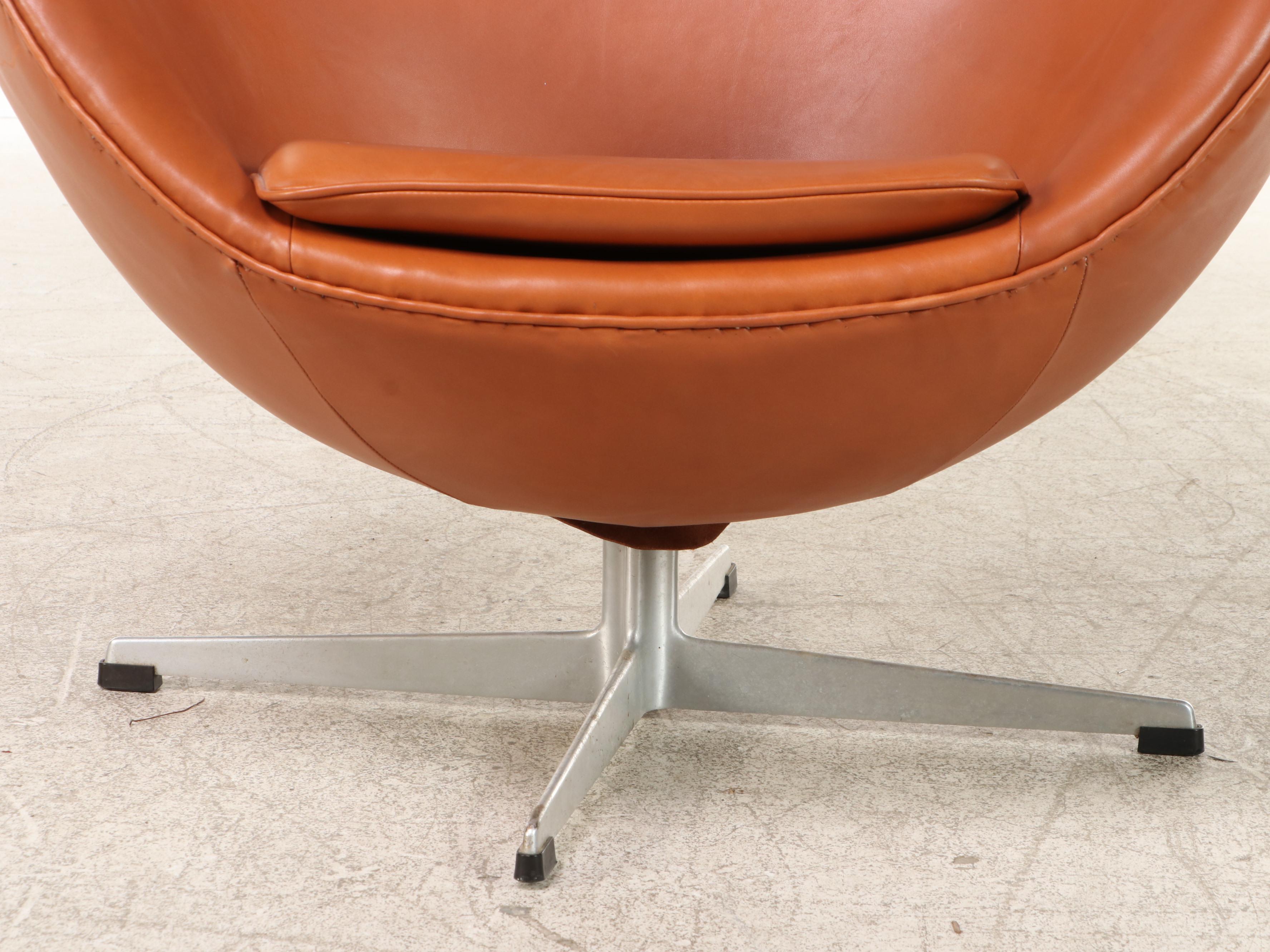 Arne Jacobsen for Fritz Hansen Aluminum and Leather "Egg" Chair, Circa 1958