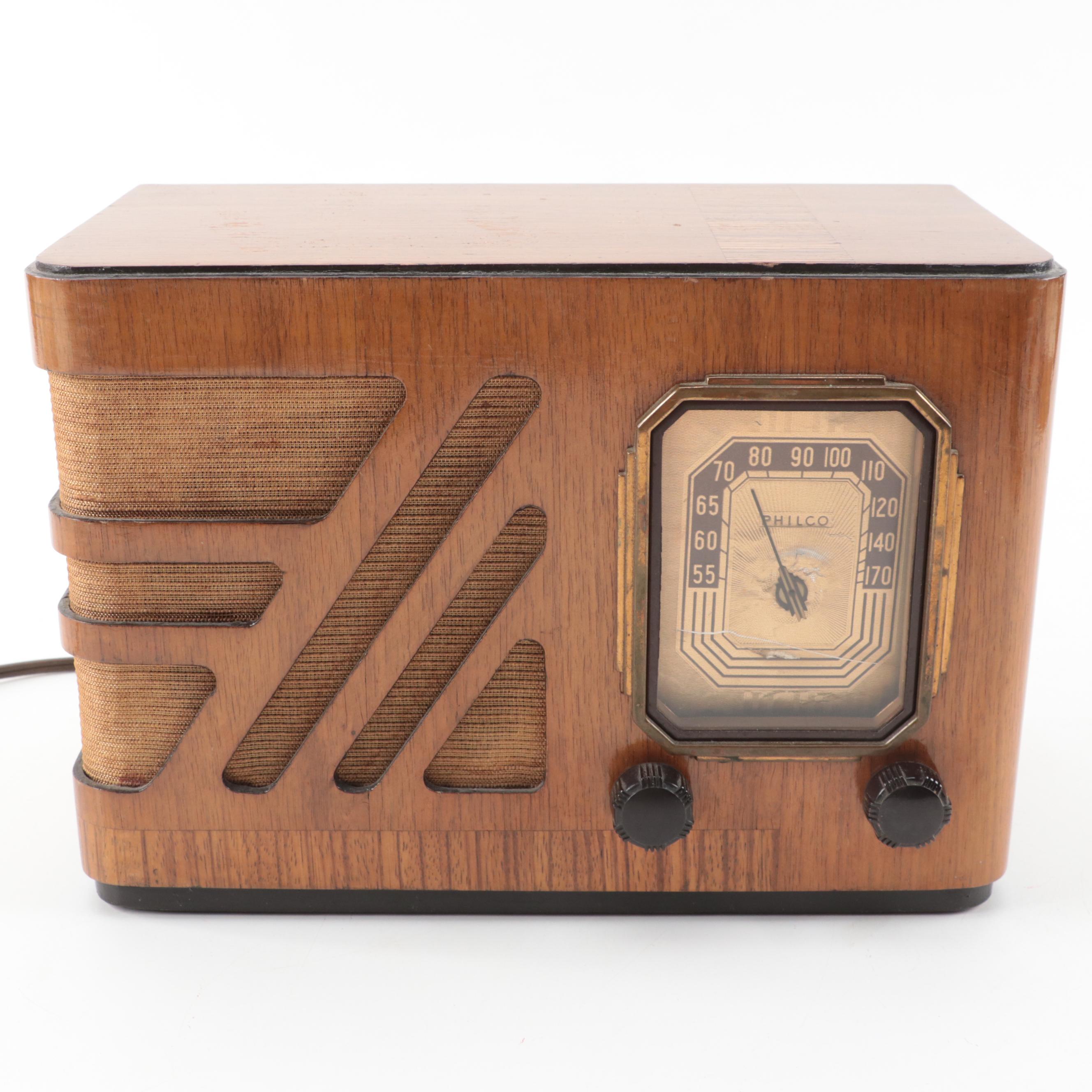 Philco Art Deco Oak Table Top Radio, Mid-20th C