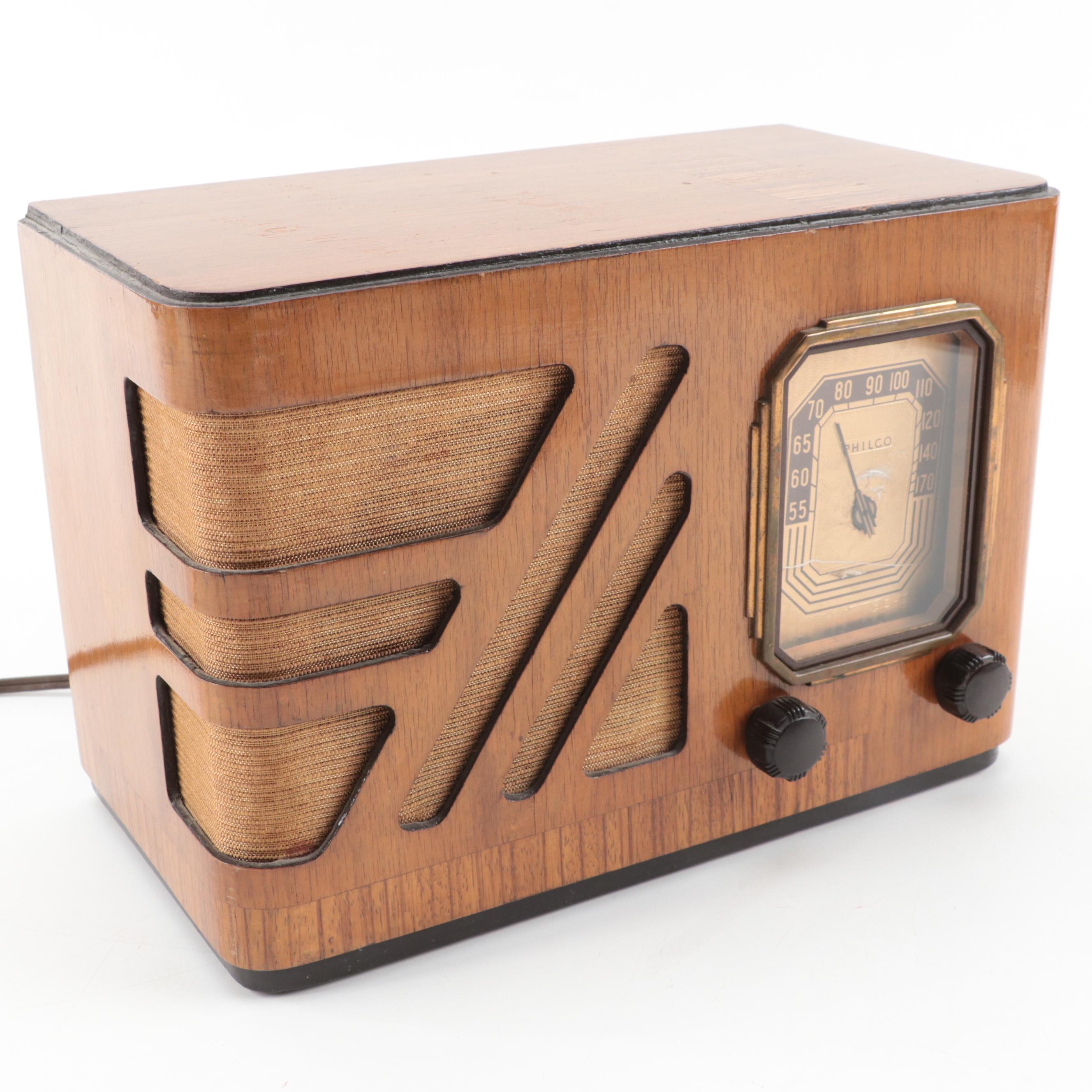 Philco Art Deco Oak Table Top Radio, Mid-20th C
