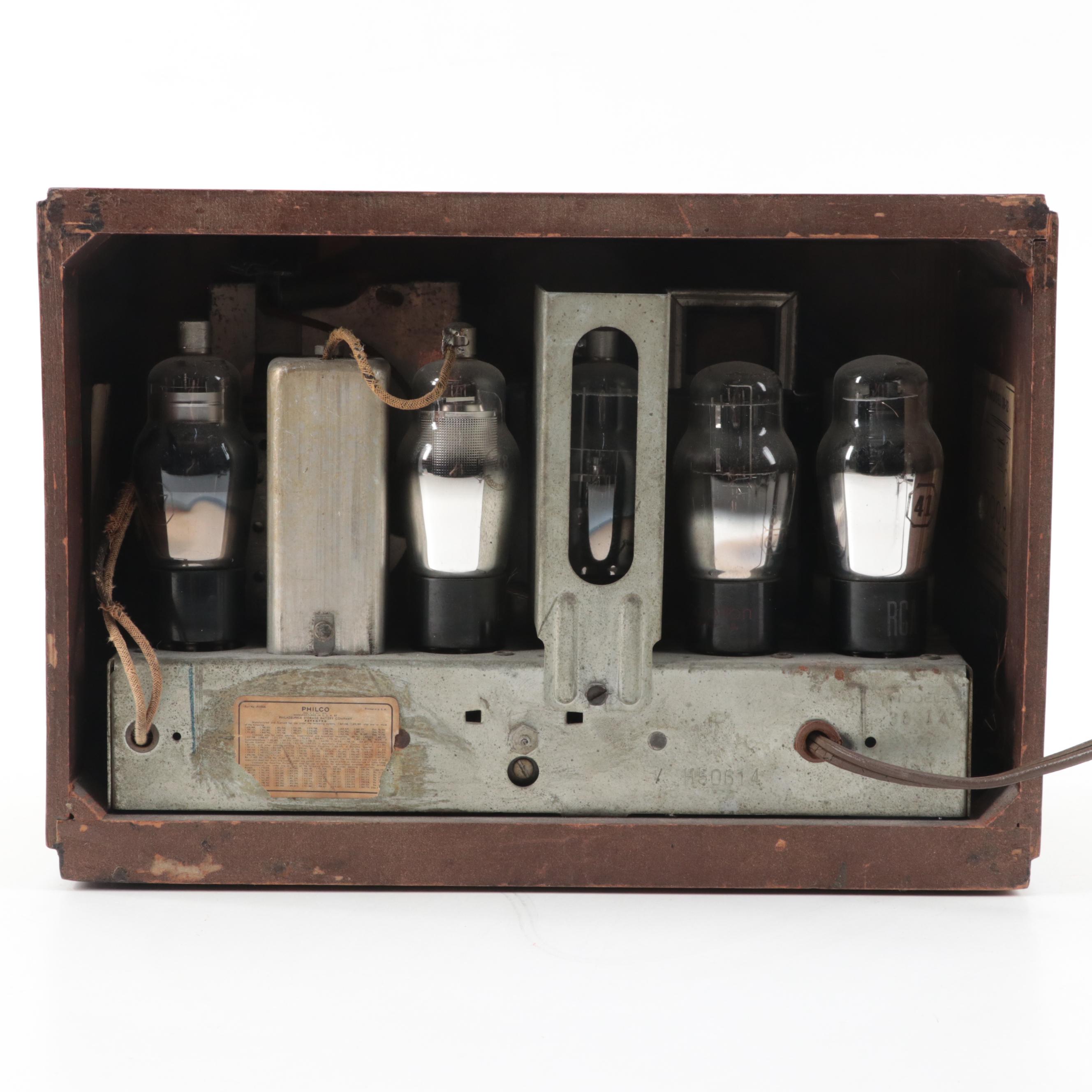 Philco Art Deco Oak Table Top Radio, Mid-20th C