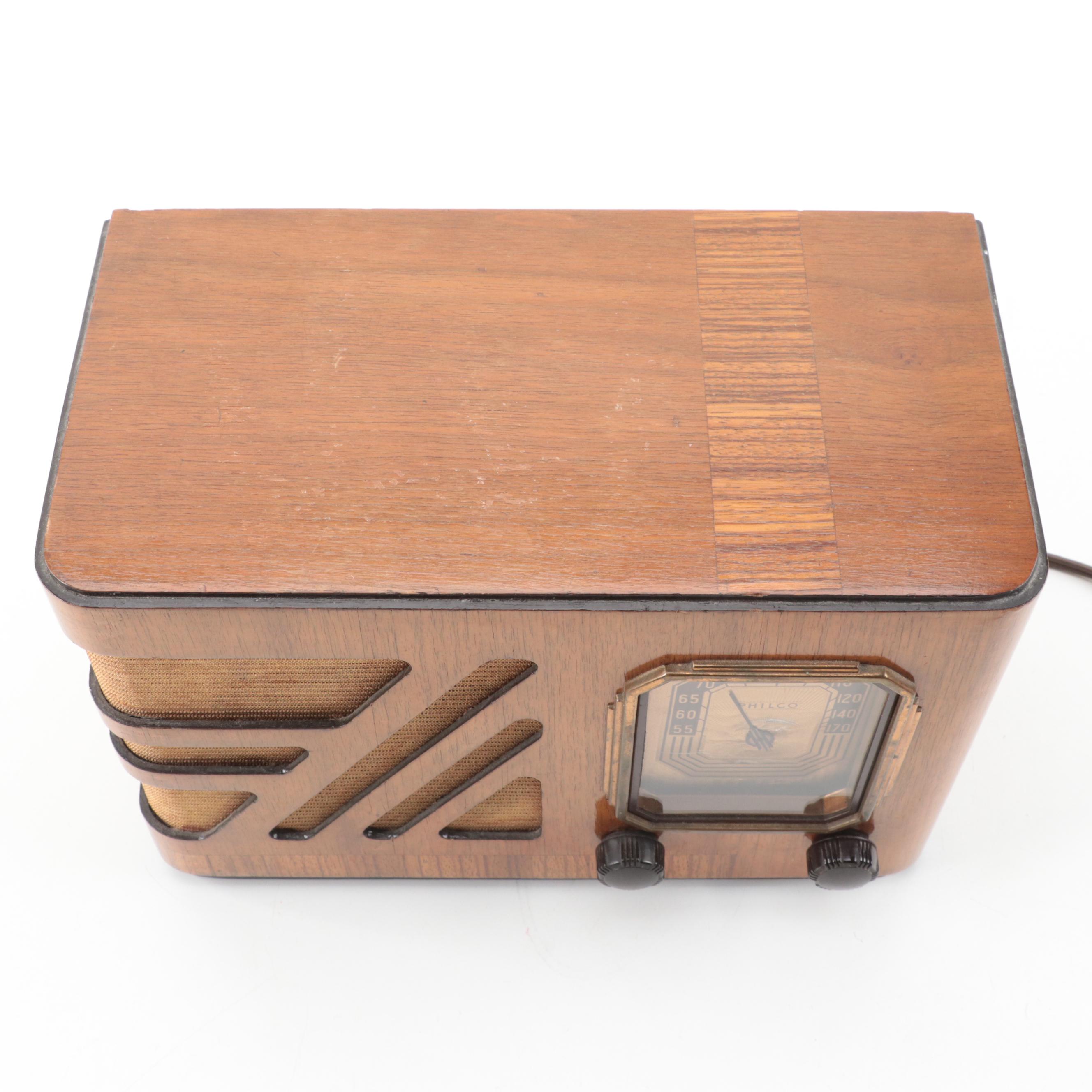 Philco Art Deco Oak Table Top Radio, Mid-20th C