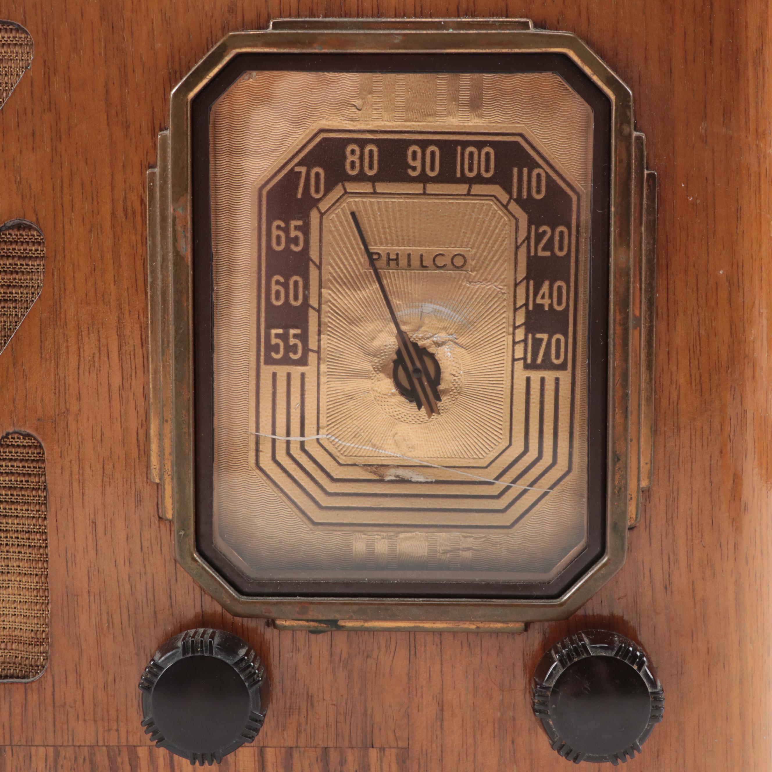Philco Art Deco Oak Table Top Radio, Mid-20th C