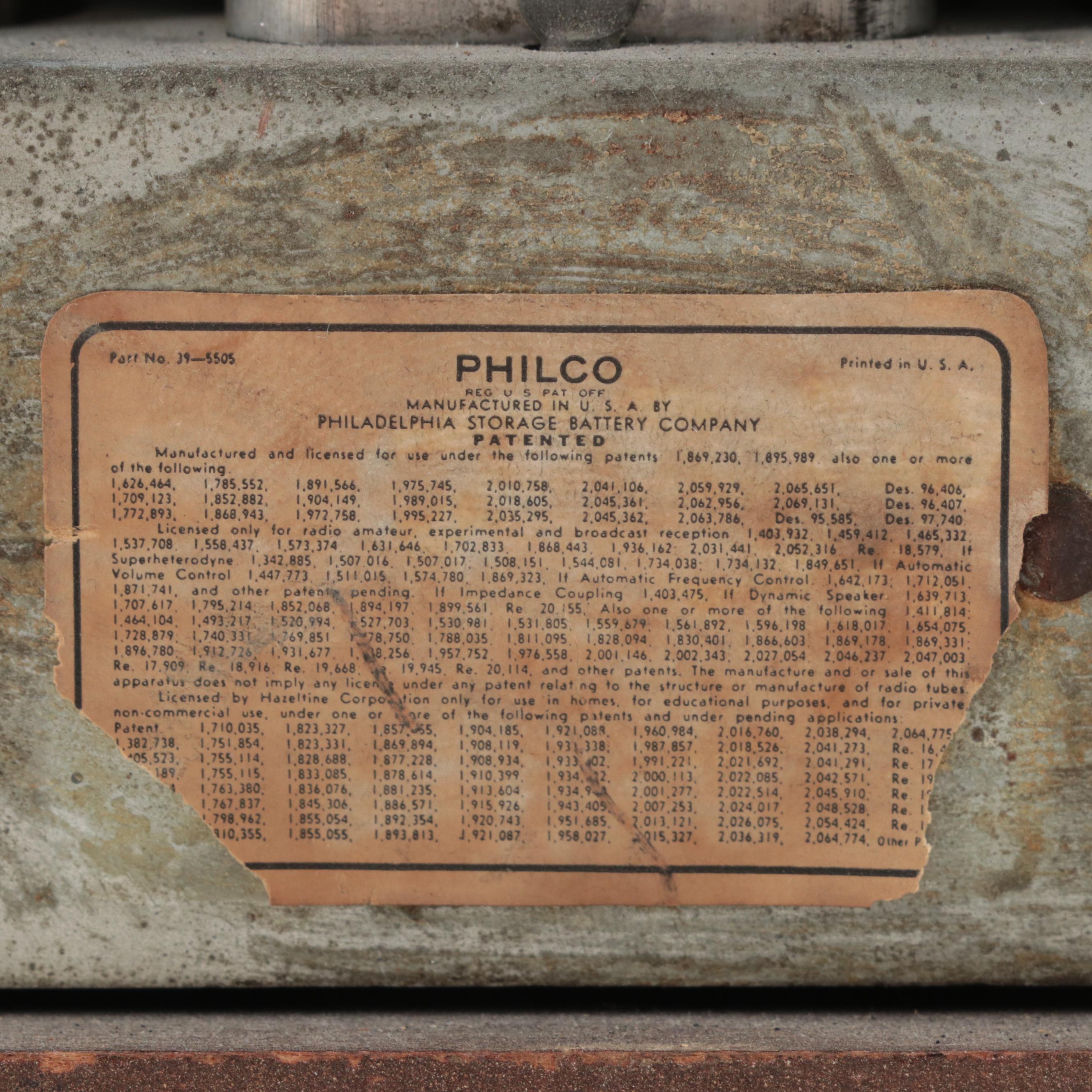 Philco Art Deco Oak Table Top Radio, Mid-20th C
