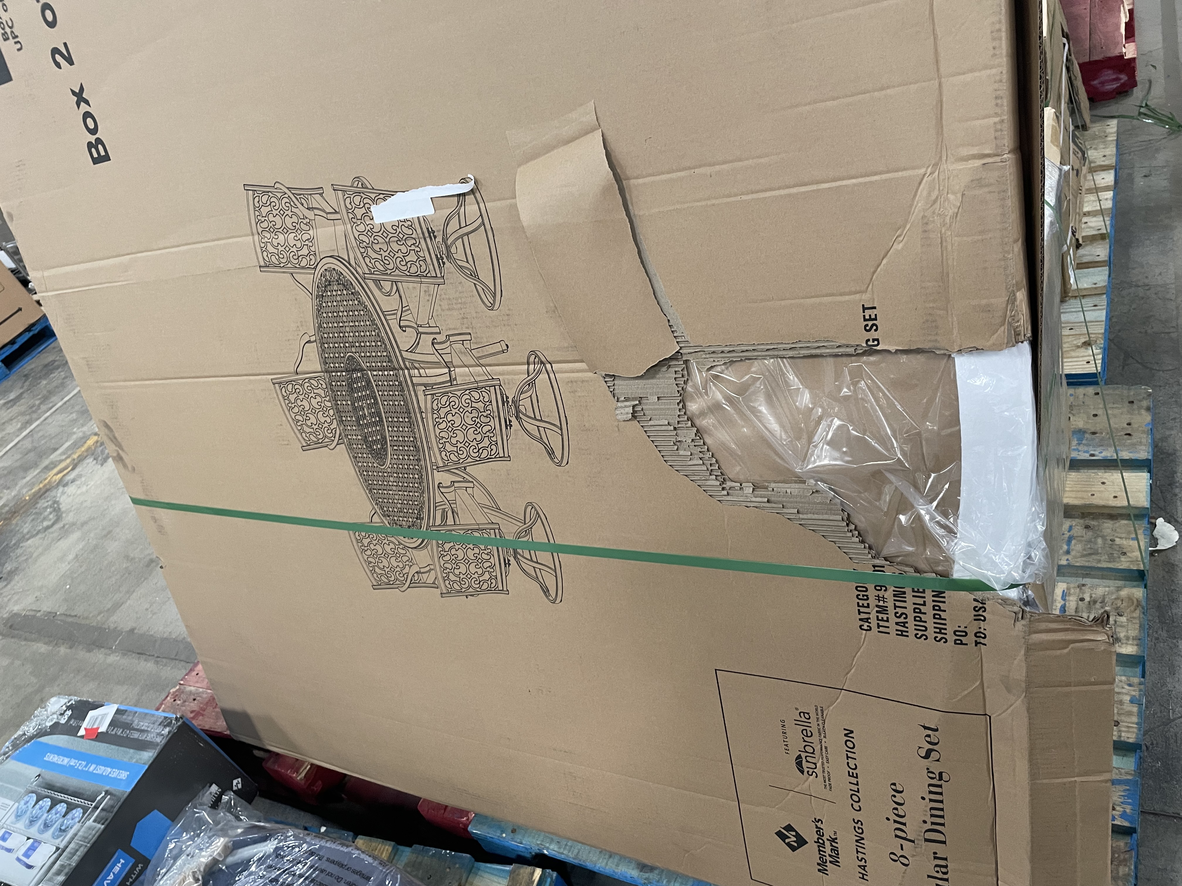 Member's Mark Fremont Collection Eight-Piece Round Dining Set