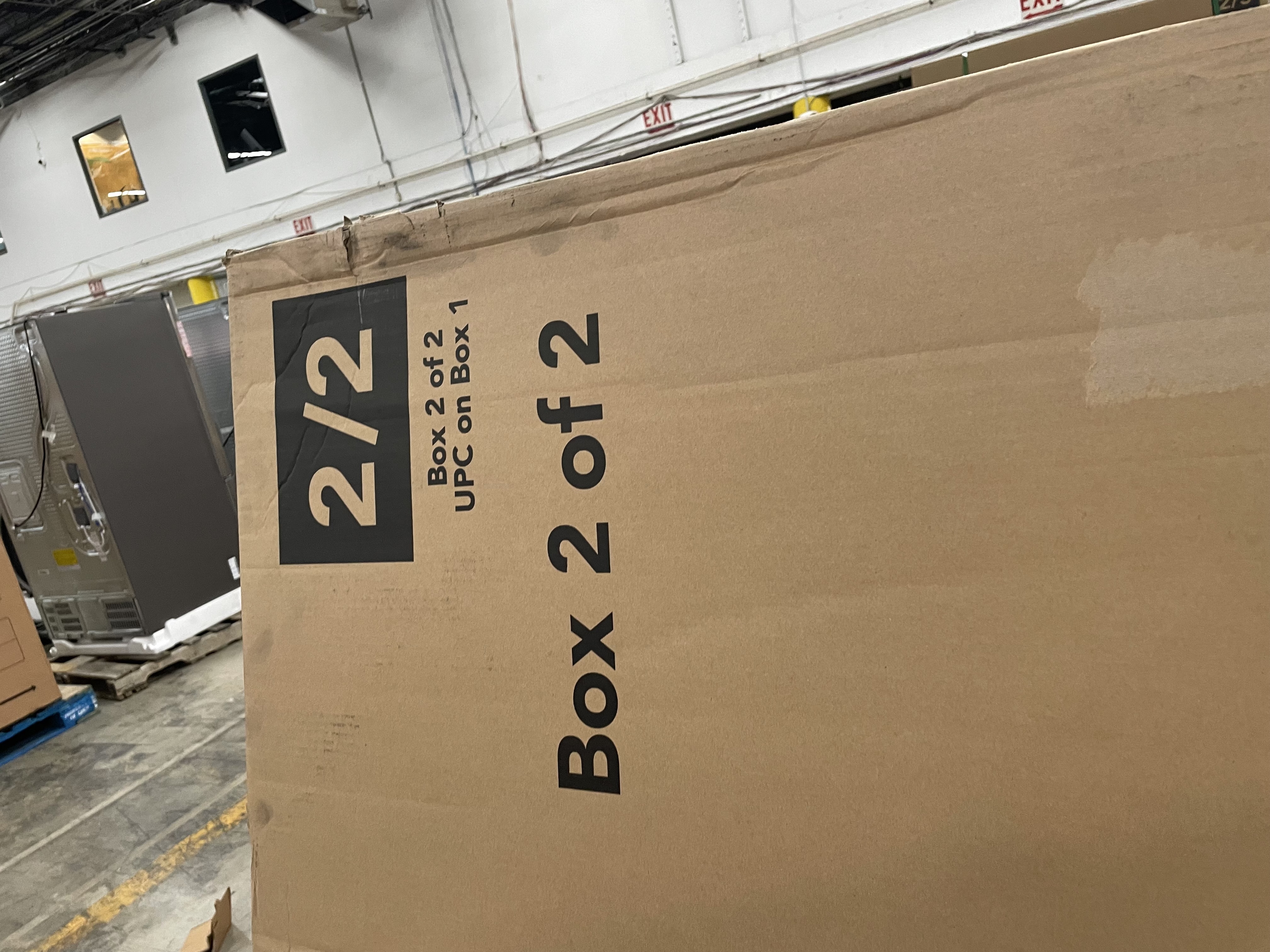 Member's Mark Fremont Collection Eight-Piece Round Dining Set