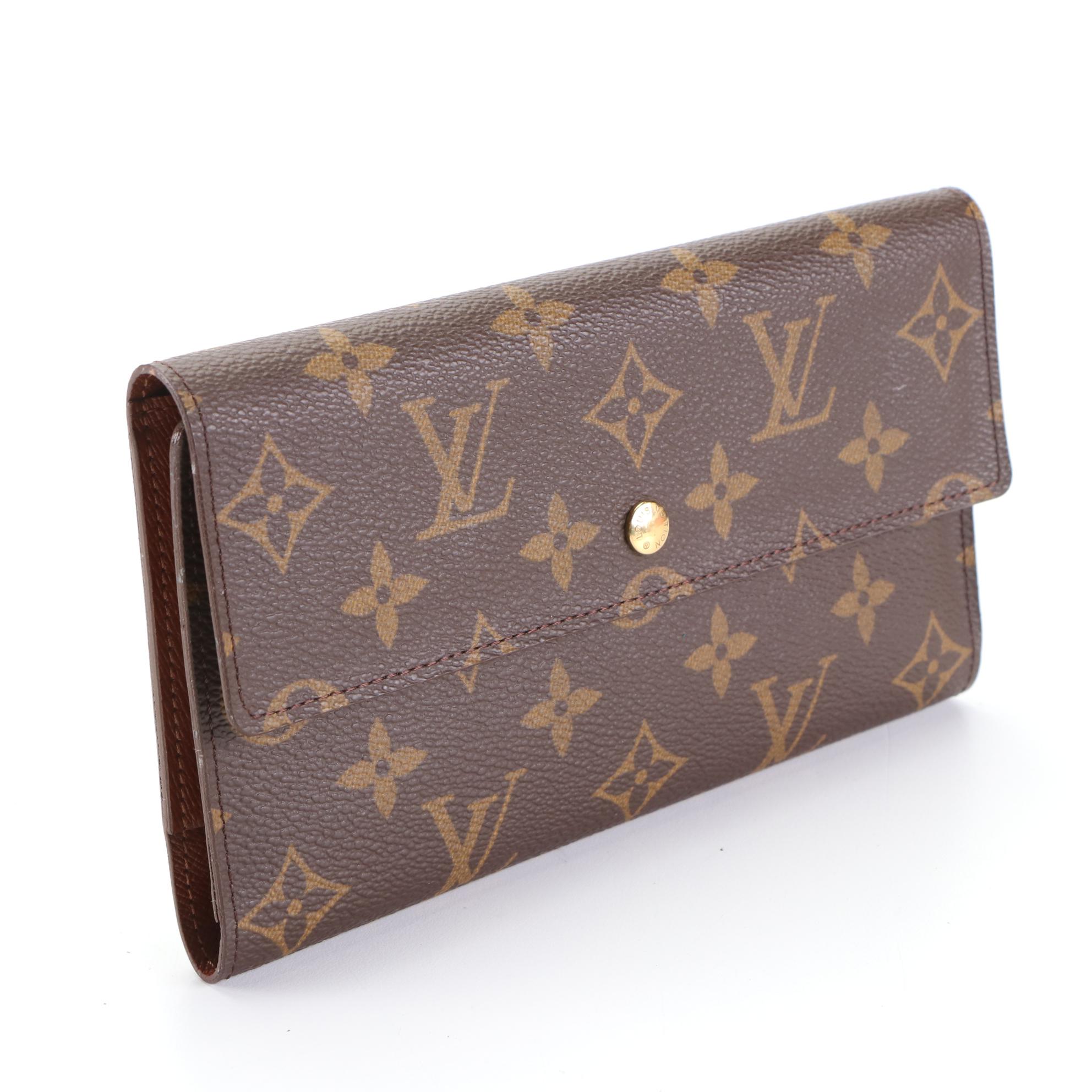Louis Vuitton International Wallet in Monogram Canvas
