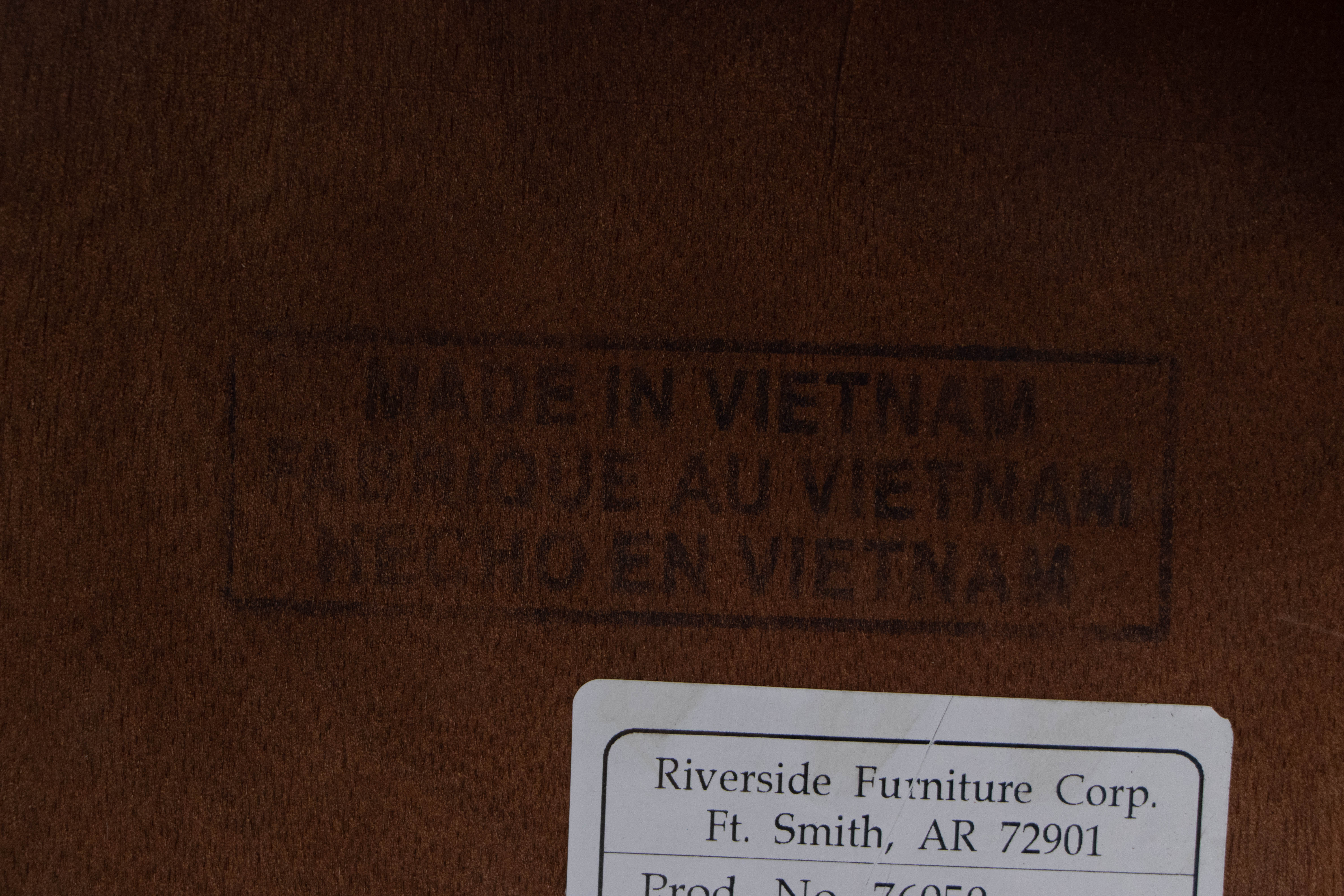 Riverside Furniture Extendable Dining Table with Six Other Chairs