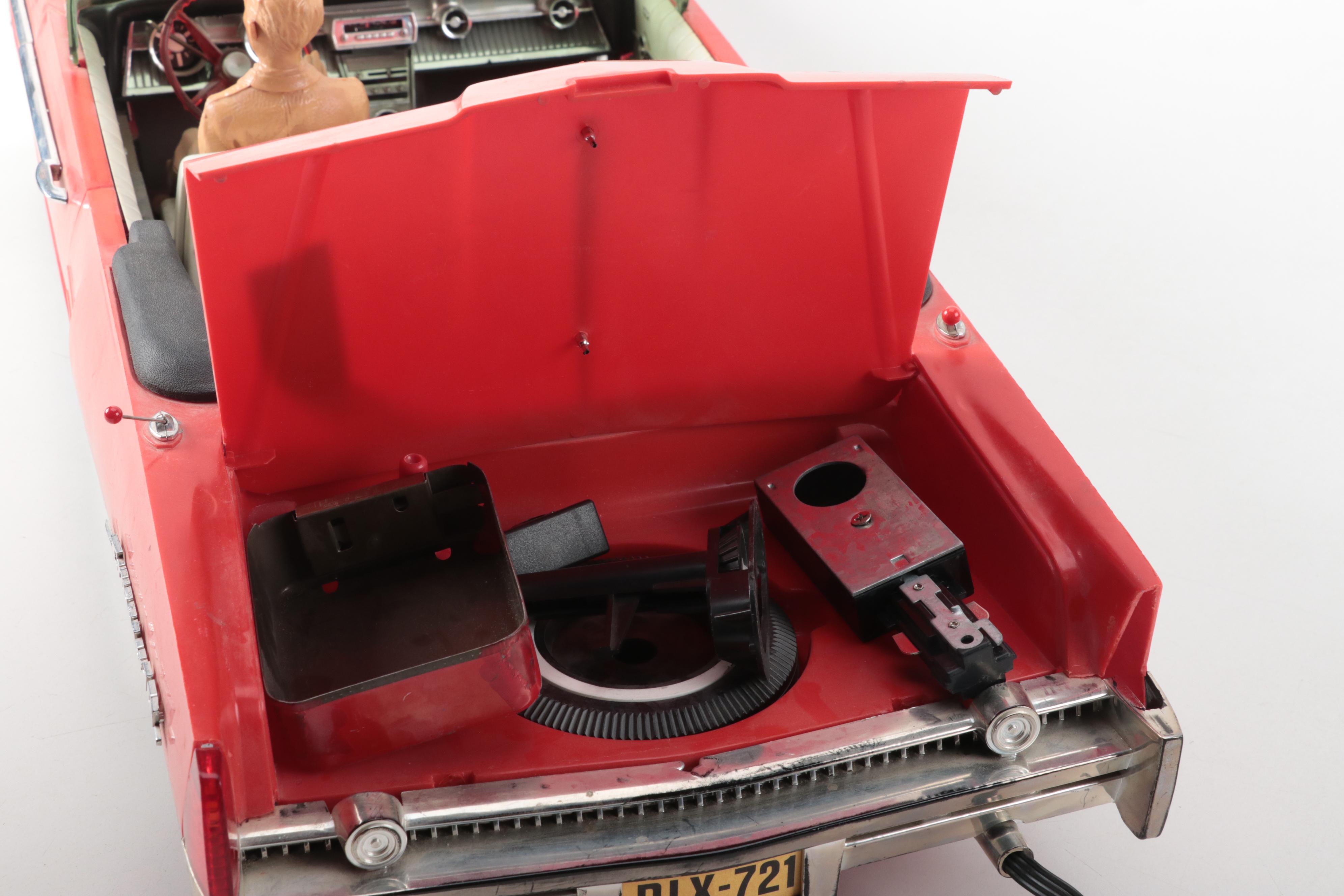 Deluxe Reading "Crusader 101" Electronic Toy Car, Mid-20th Century