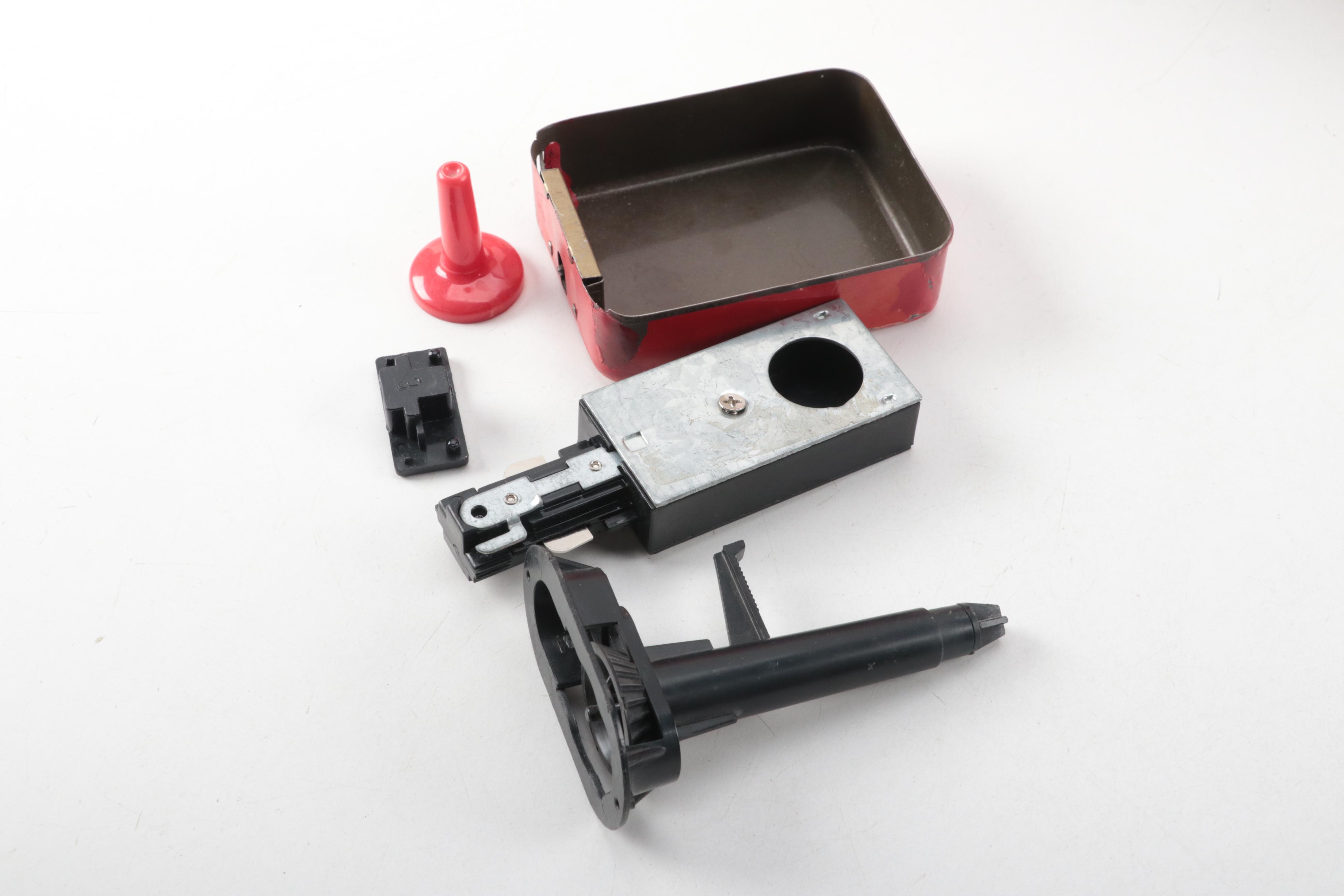 Deluxe Reading "Crusader 101" Electronic Toy Car, Mid-20th Century