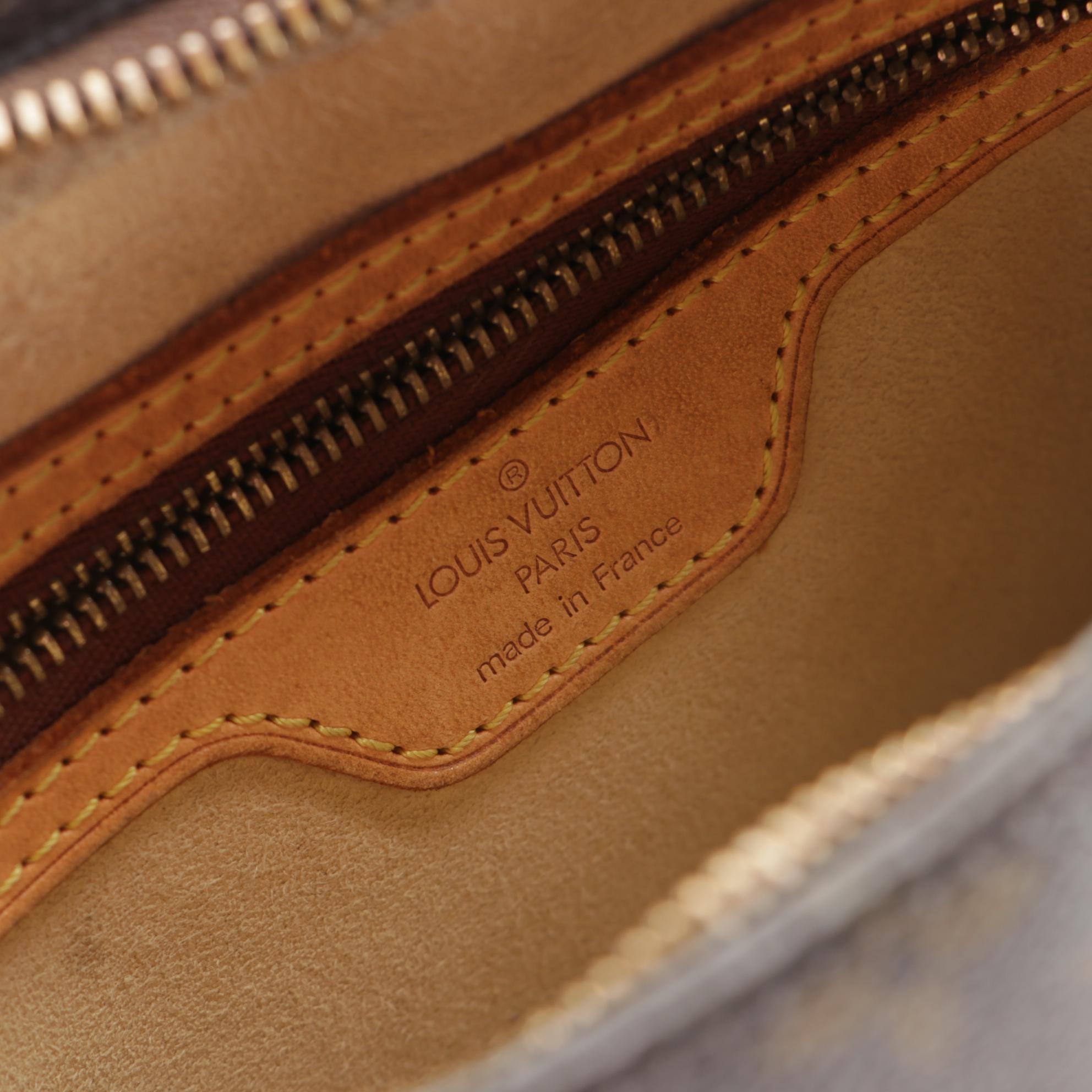 Louis Vuitton Looping MM Shoulder Bag in Monogram Canvas and Vachetta Leather