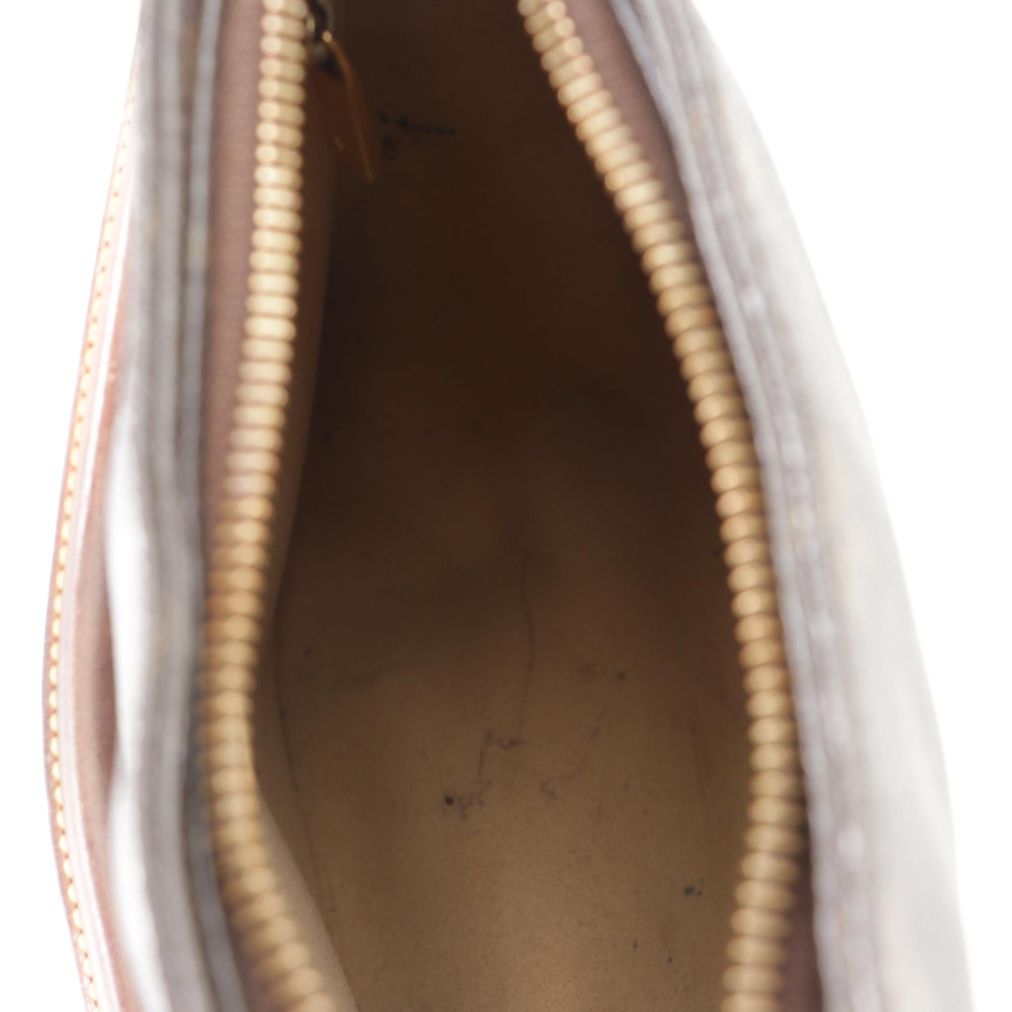 Louis Vuitton Looping MM Shoulder Bag in Monogram Canvas and Vachetta Leather