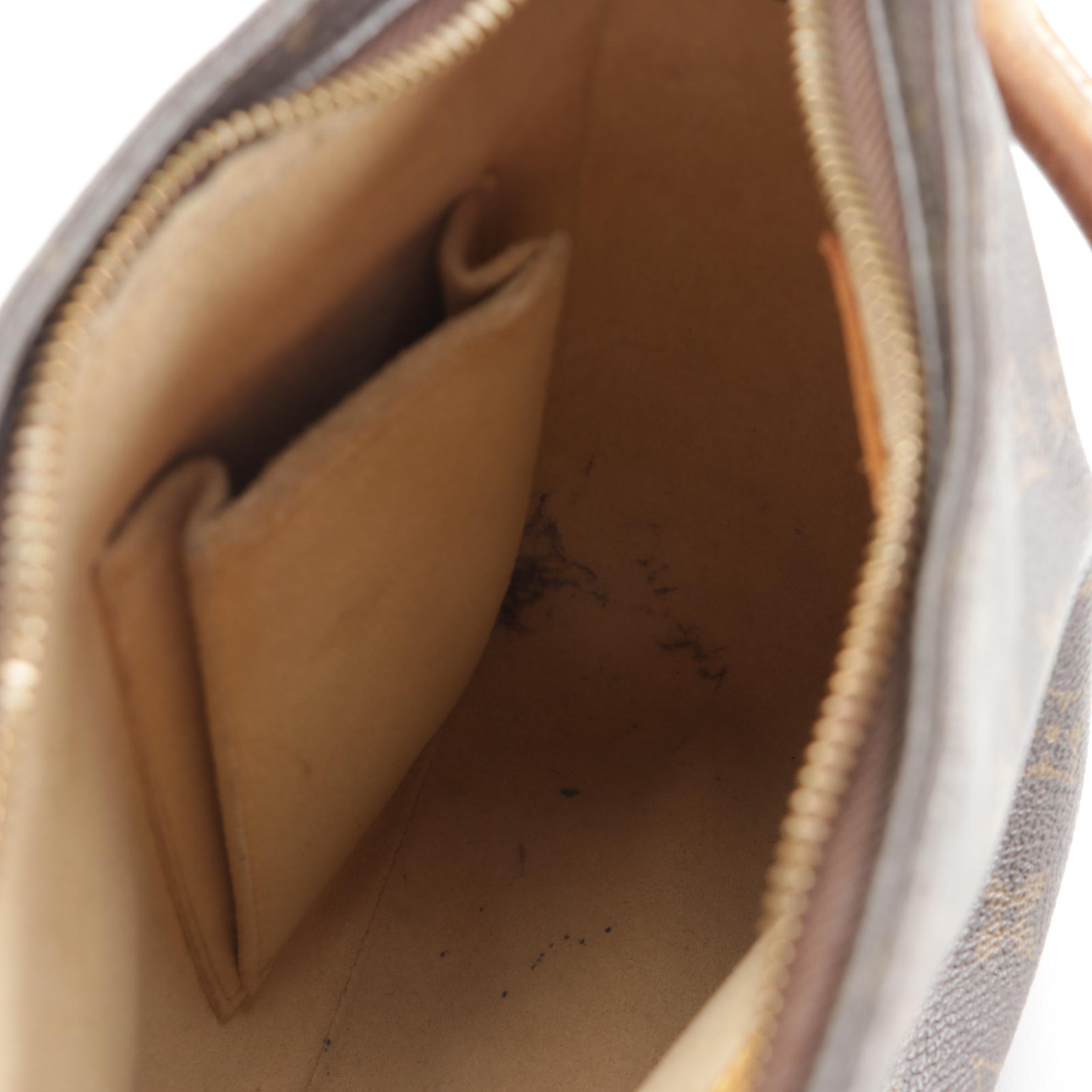 Louis Vuitton Looping MM Shoulder Bag in Monogram Canvas and Vachetta Leather