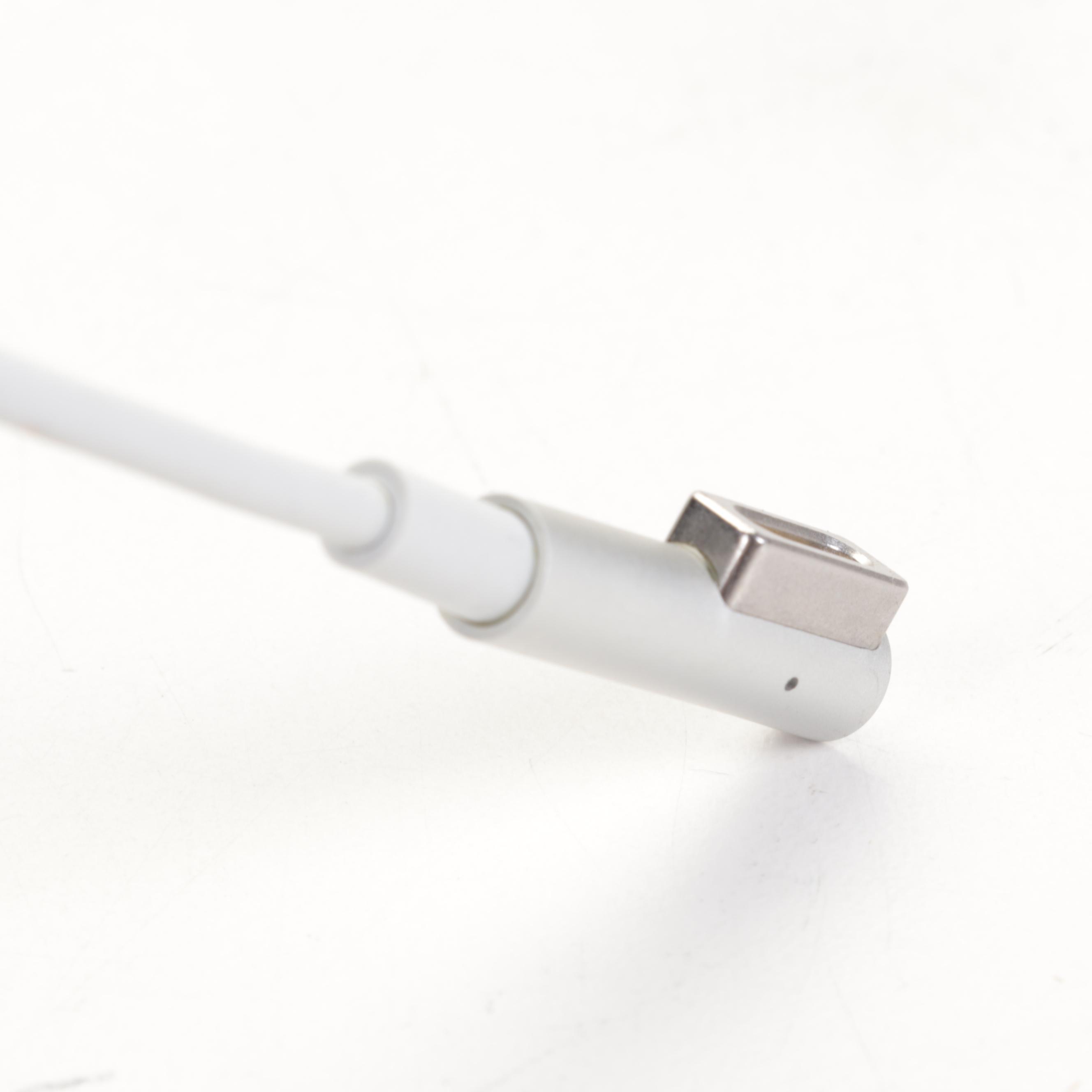 Apple 13" MacBook Pro Laptop with Charging Cord and Bag, Mid-2010