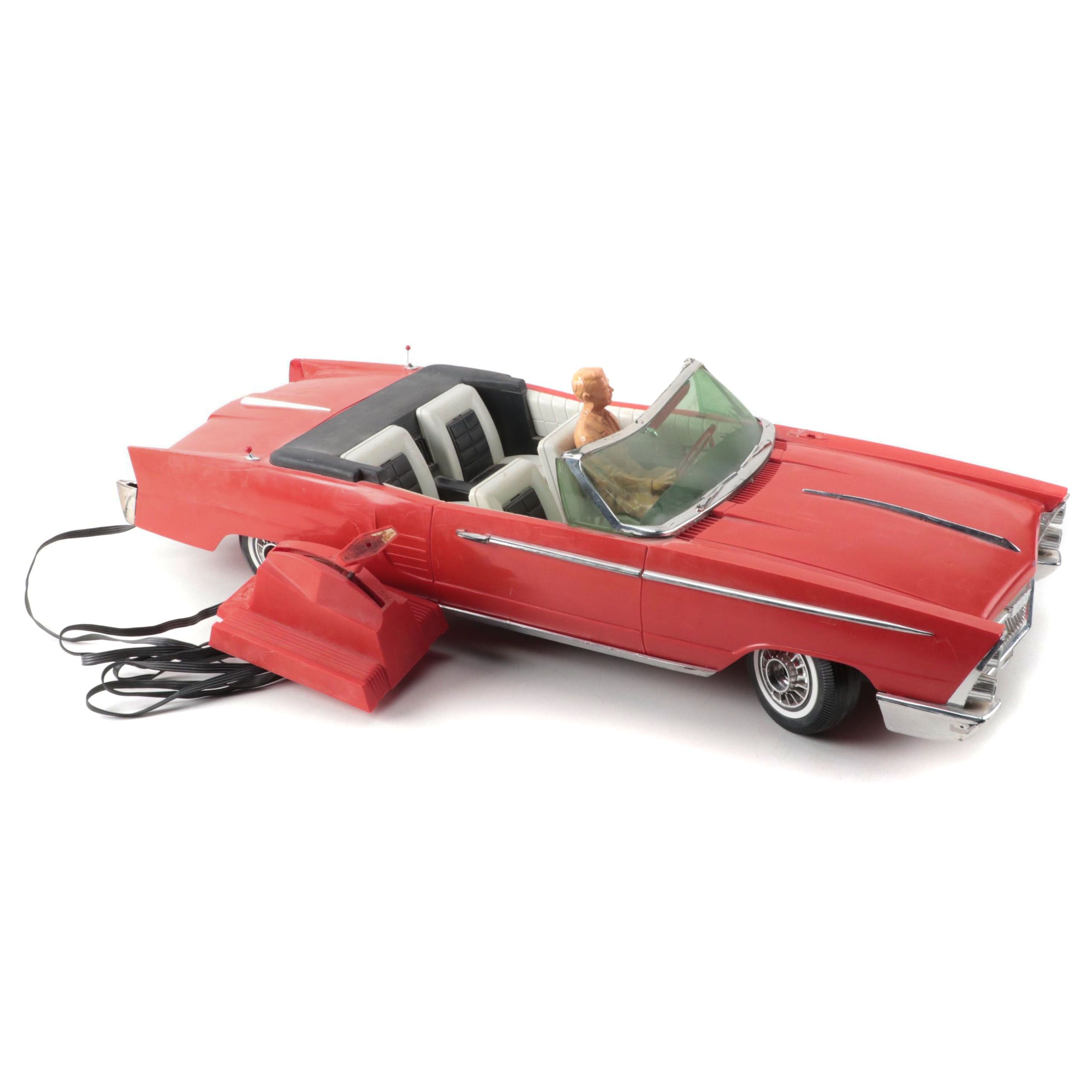 Deluxe Reading "Crusader 101" Electronic Toy Car, Mid-20th Century