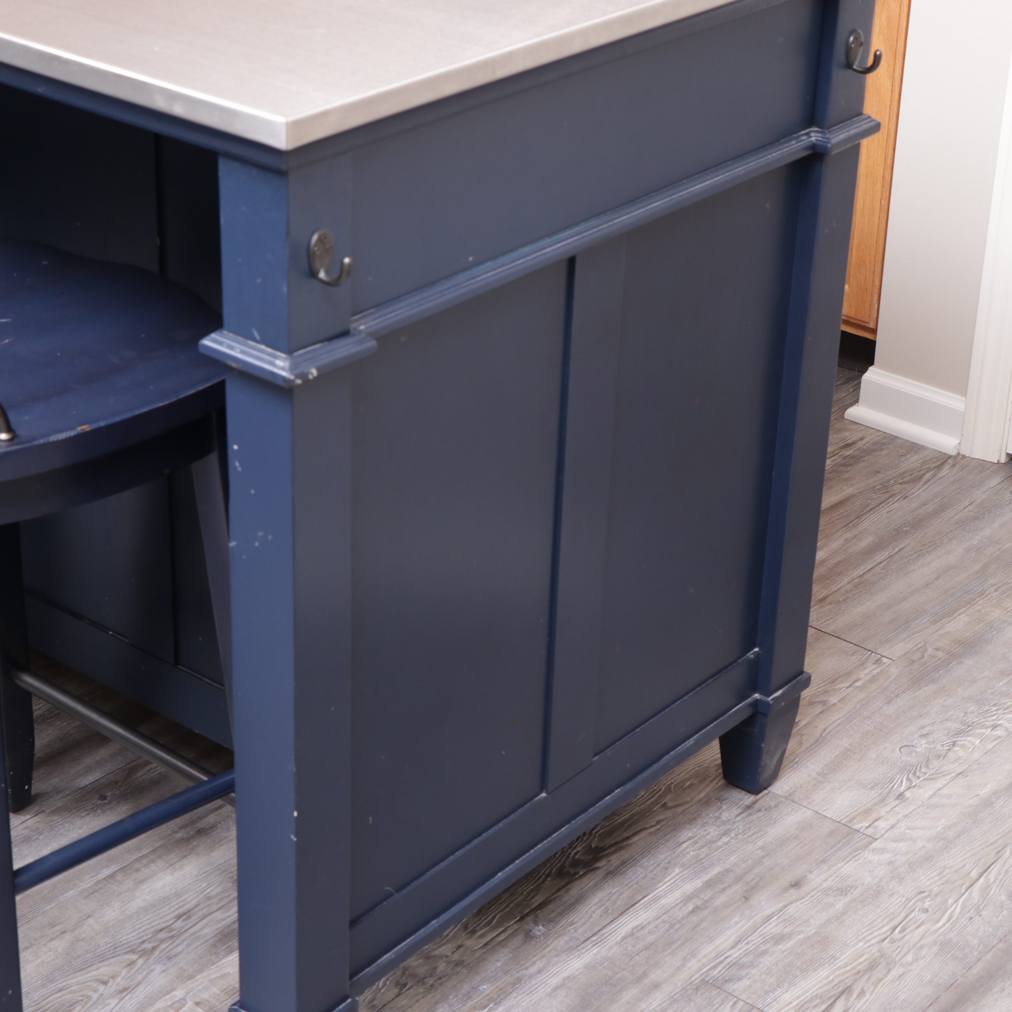 Klaussner "Trisha Yearwood Collection" Stainless Top Kitchen Island and Stools