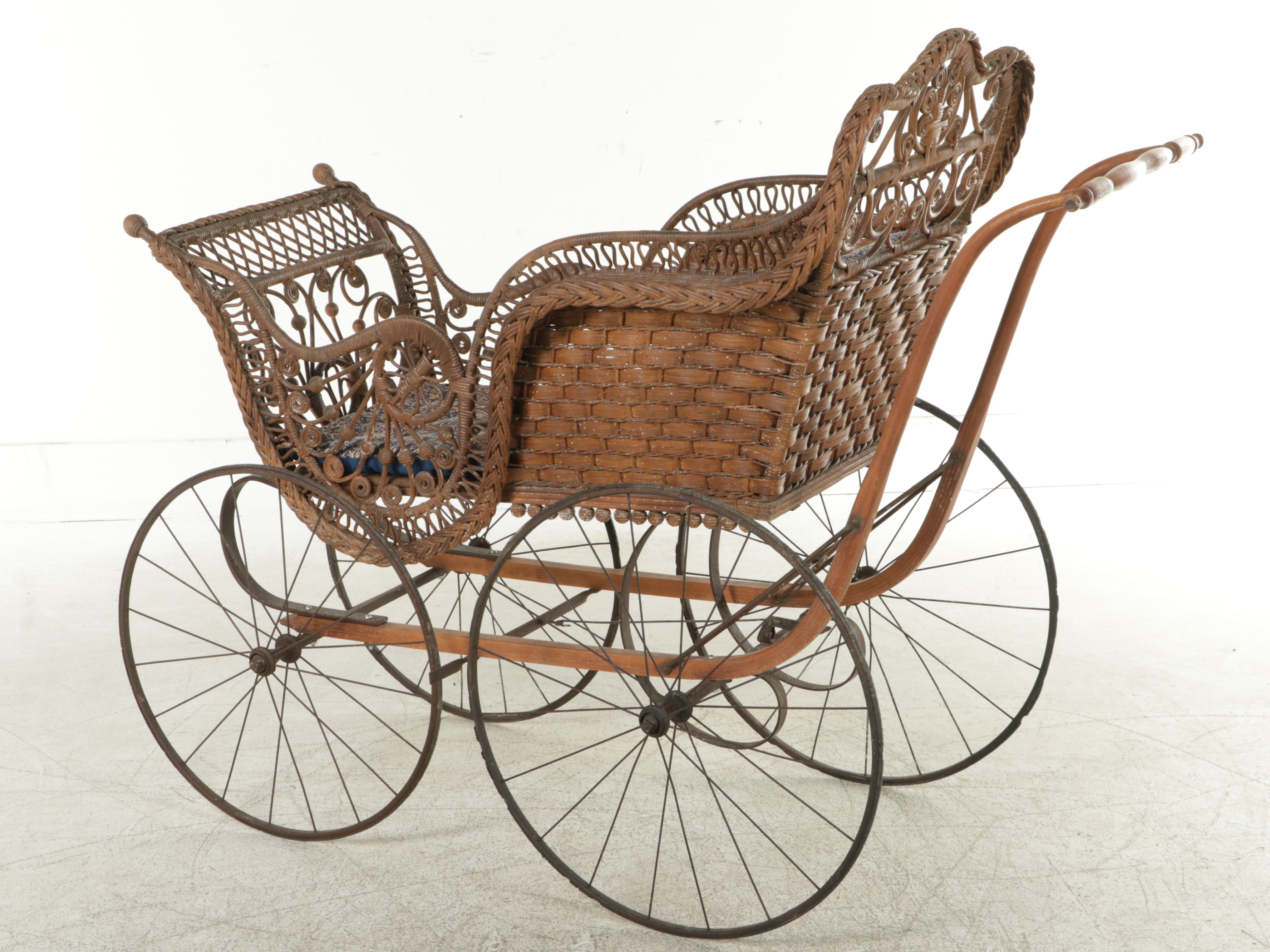 Late Victorian Wicker Baby Carriage, Late 19th/Early 20th Century