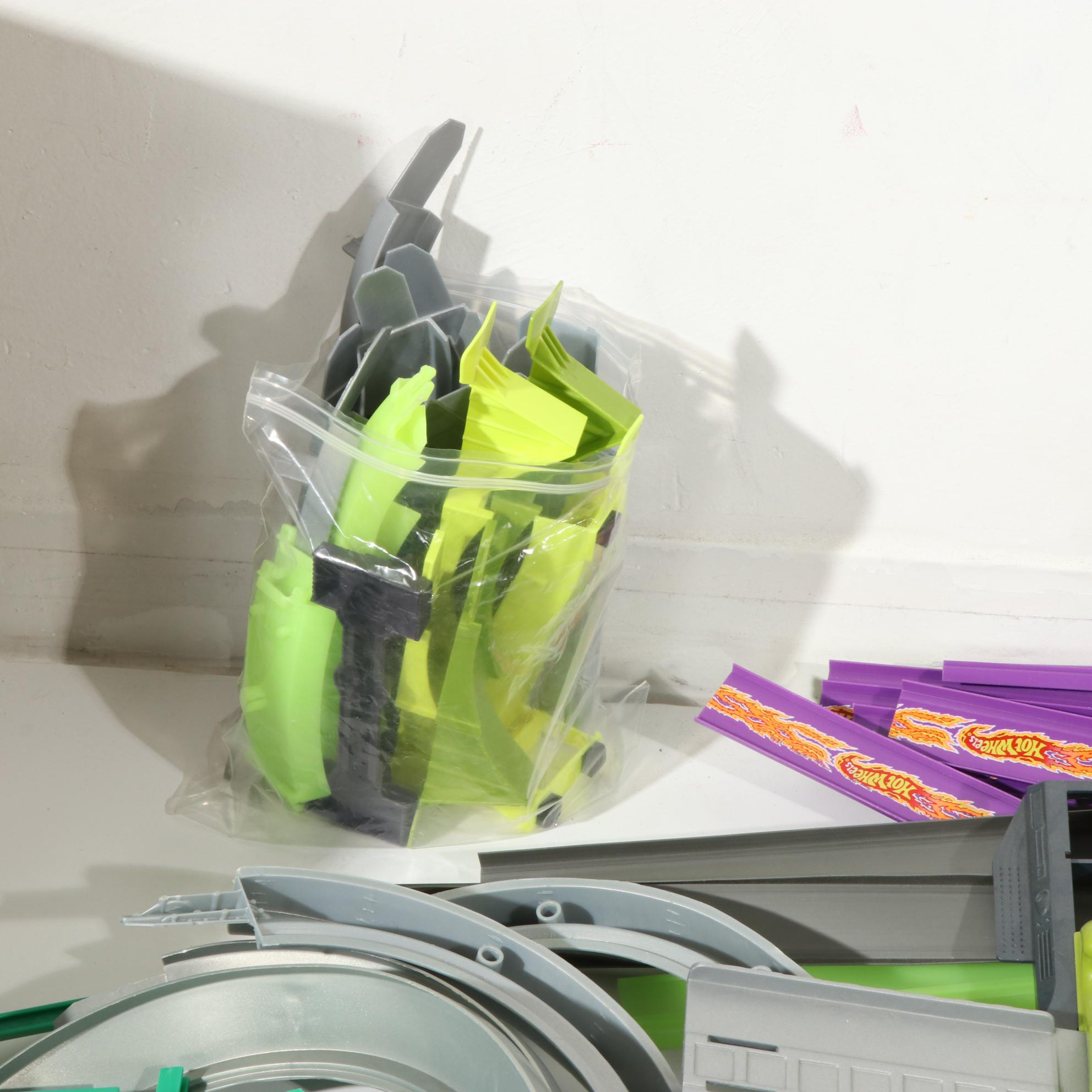 Darda Racetrack and Diecast Cars and Trucks