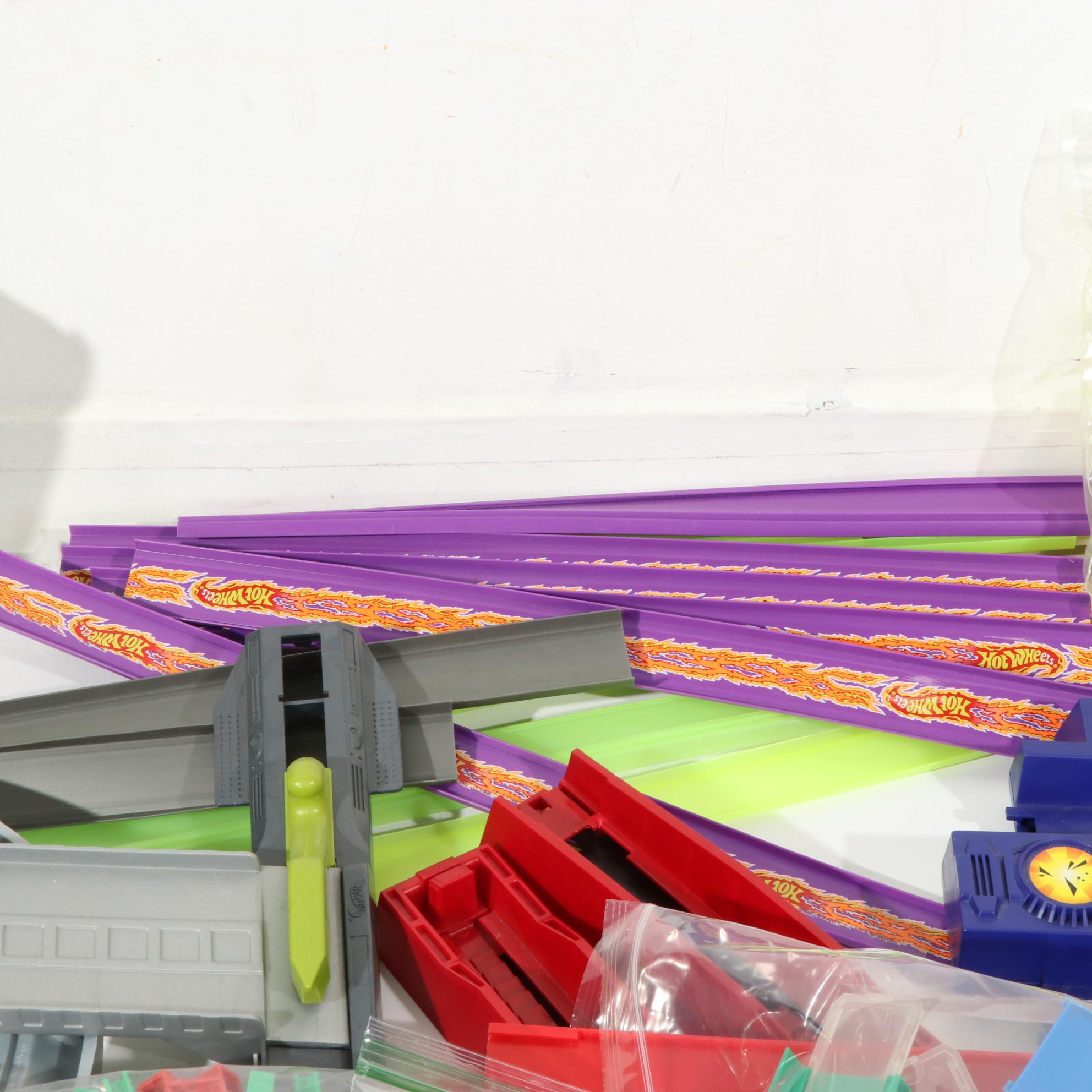 Darda Racetrack and Diecast Cars and Trucks