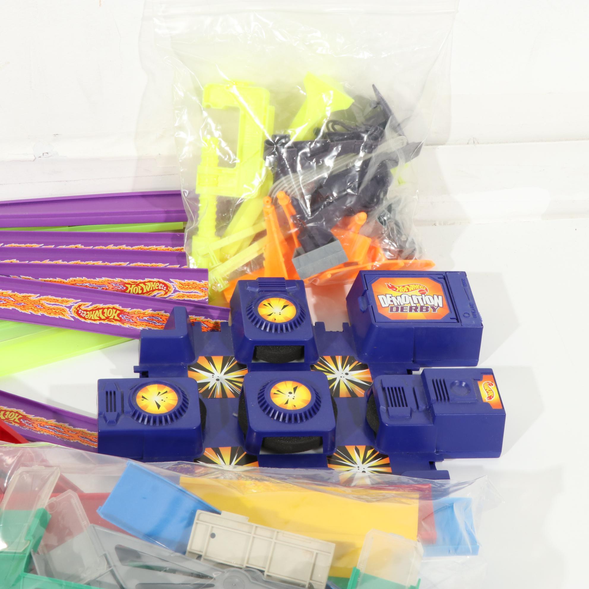 Darda Racetrack and Diecast Cars and Trucks