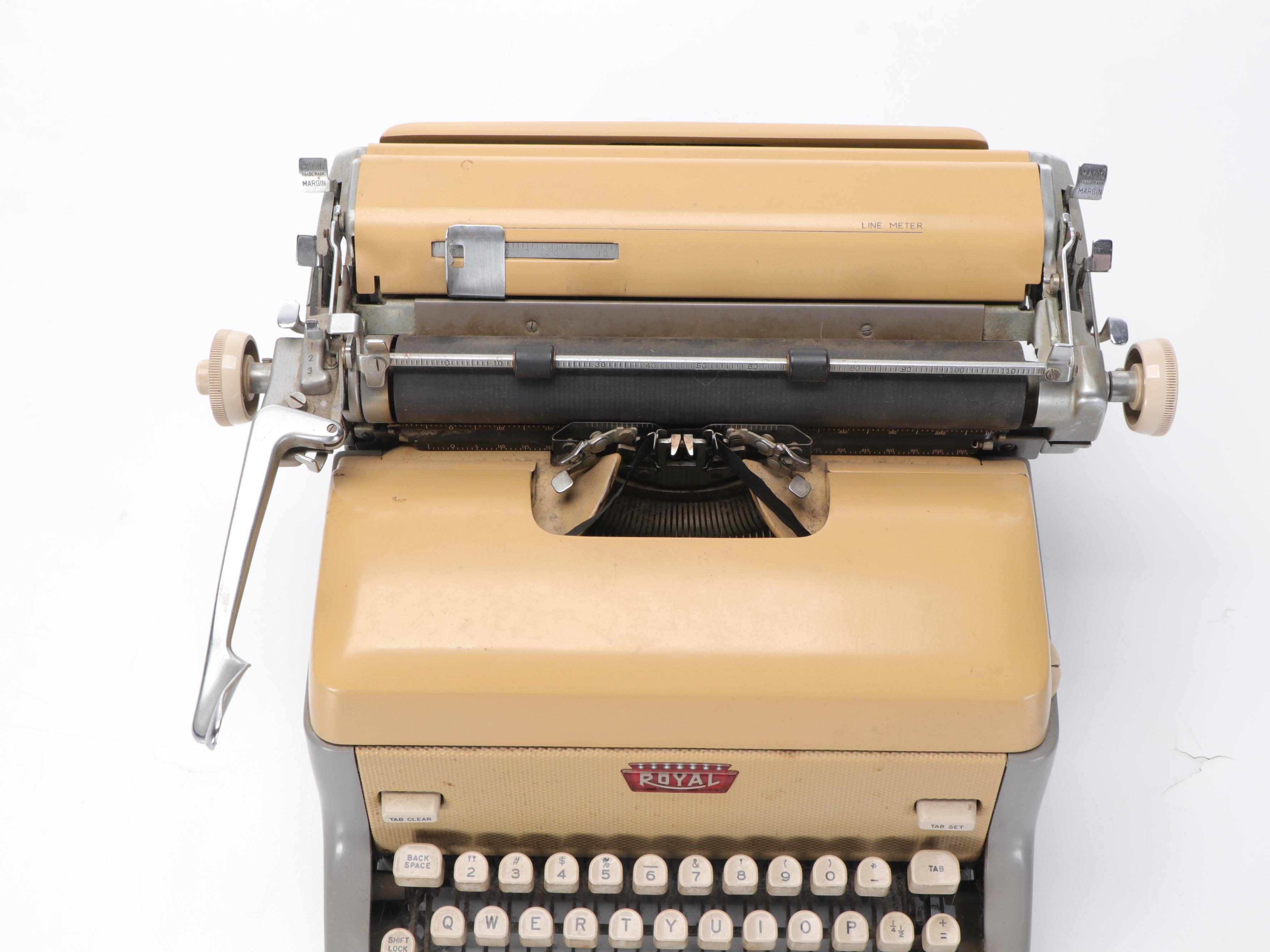 Royal FP Manual Standard Typewriter, Mid-20th Century