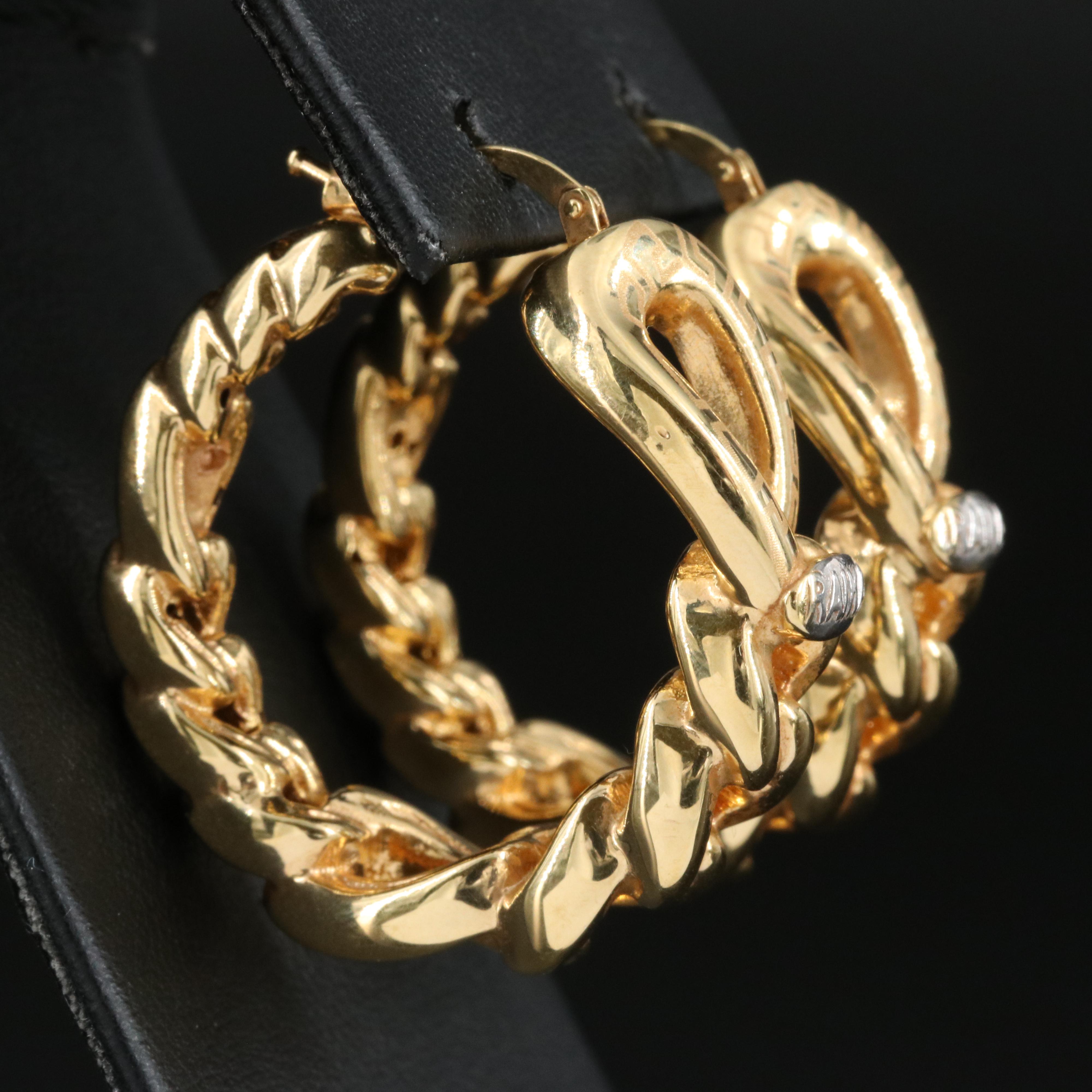 Raika 18K Graduated Curb Chain Motif Hoop Earrings with Greek Key Detail