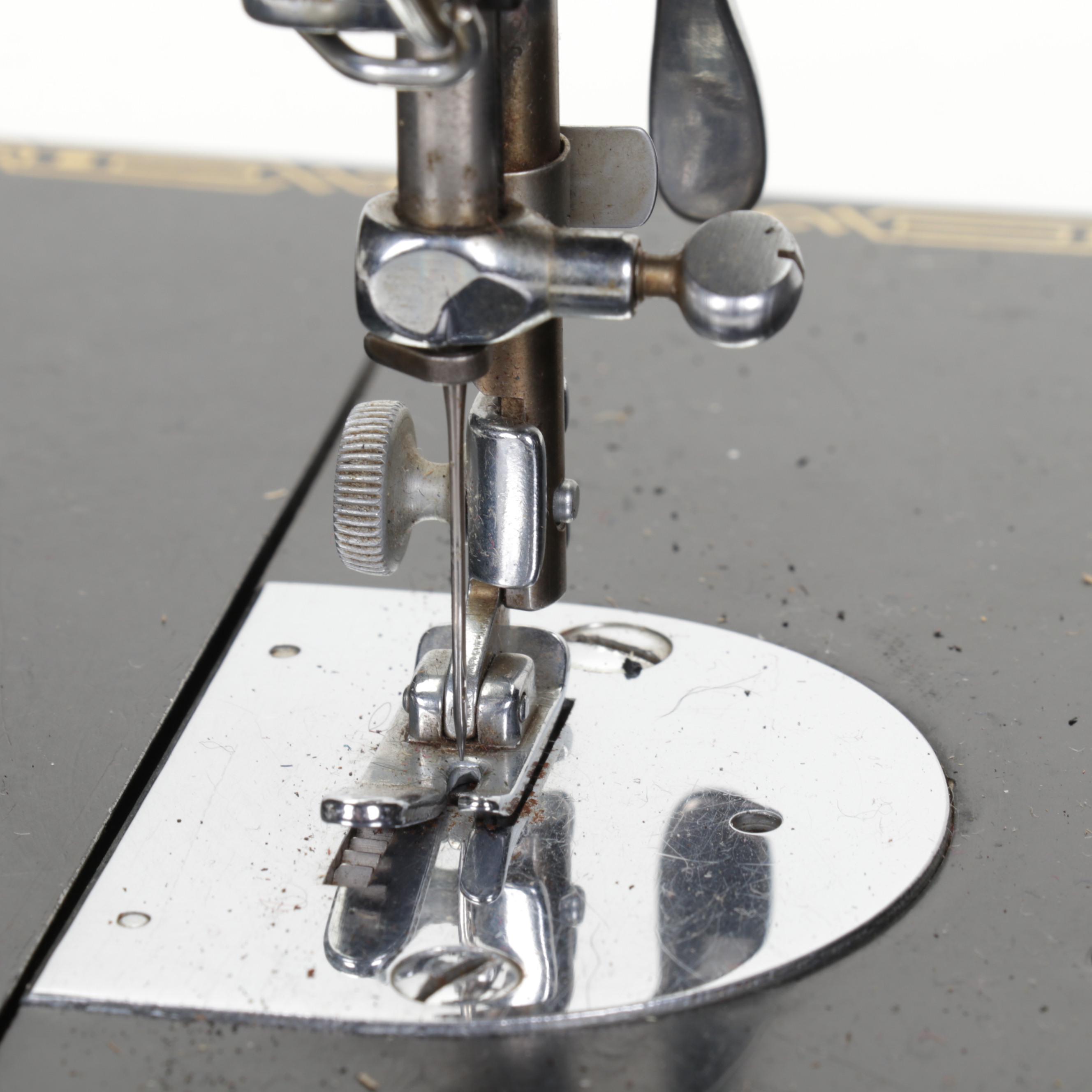 Singer Model 221 Portable Electric Sewing Machine, 1940