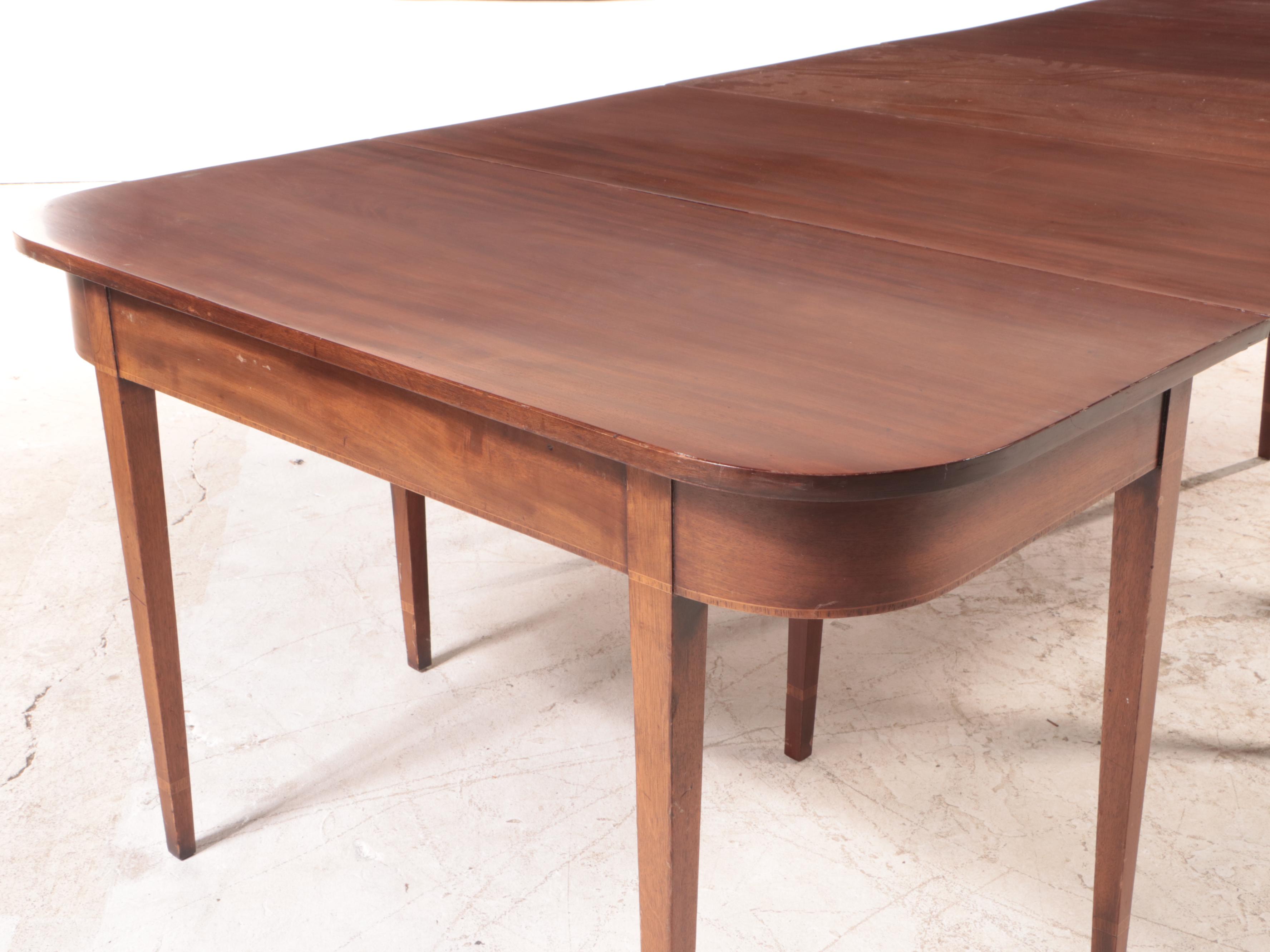 Three-Part Federal Mahogany Dining Table with Banded Inlay, Early 19th Century