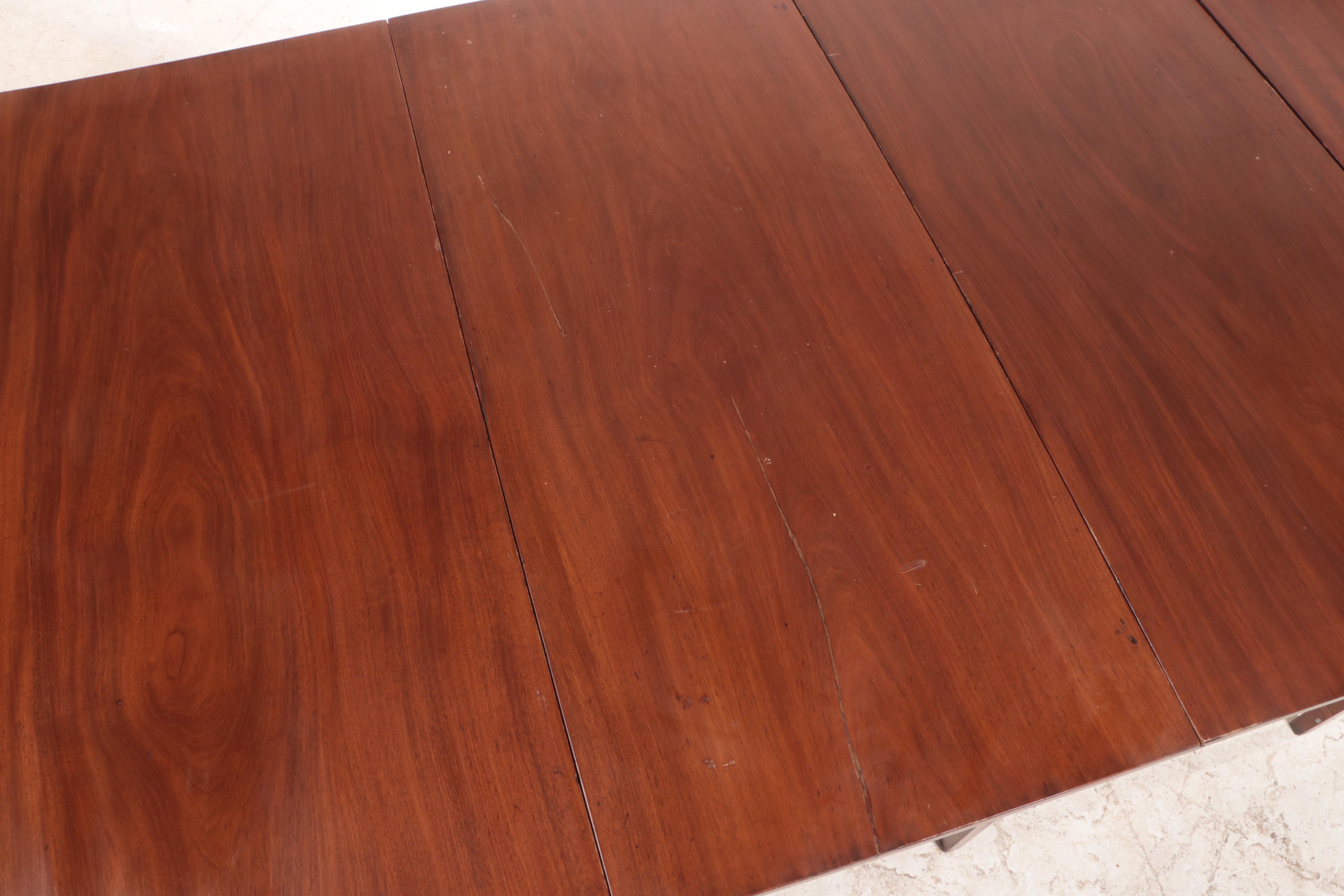 Three-Part Federal Mahogany Dining Table with Banded Inlay, Early 19th Century