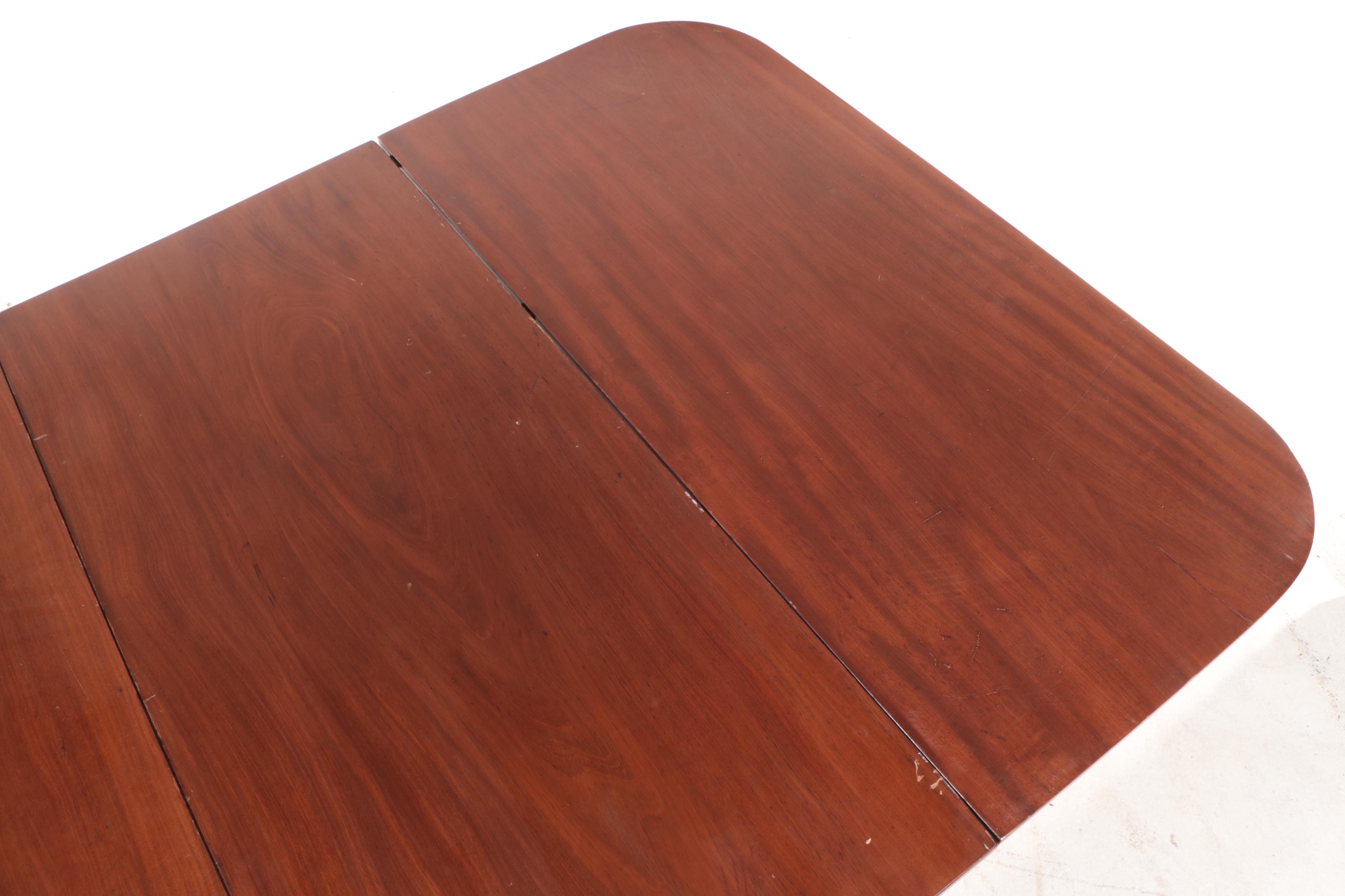 Three-Part Federal Mahogany Dining Table with Banded Inlay, Early 19th Century