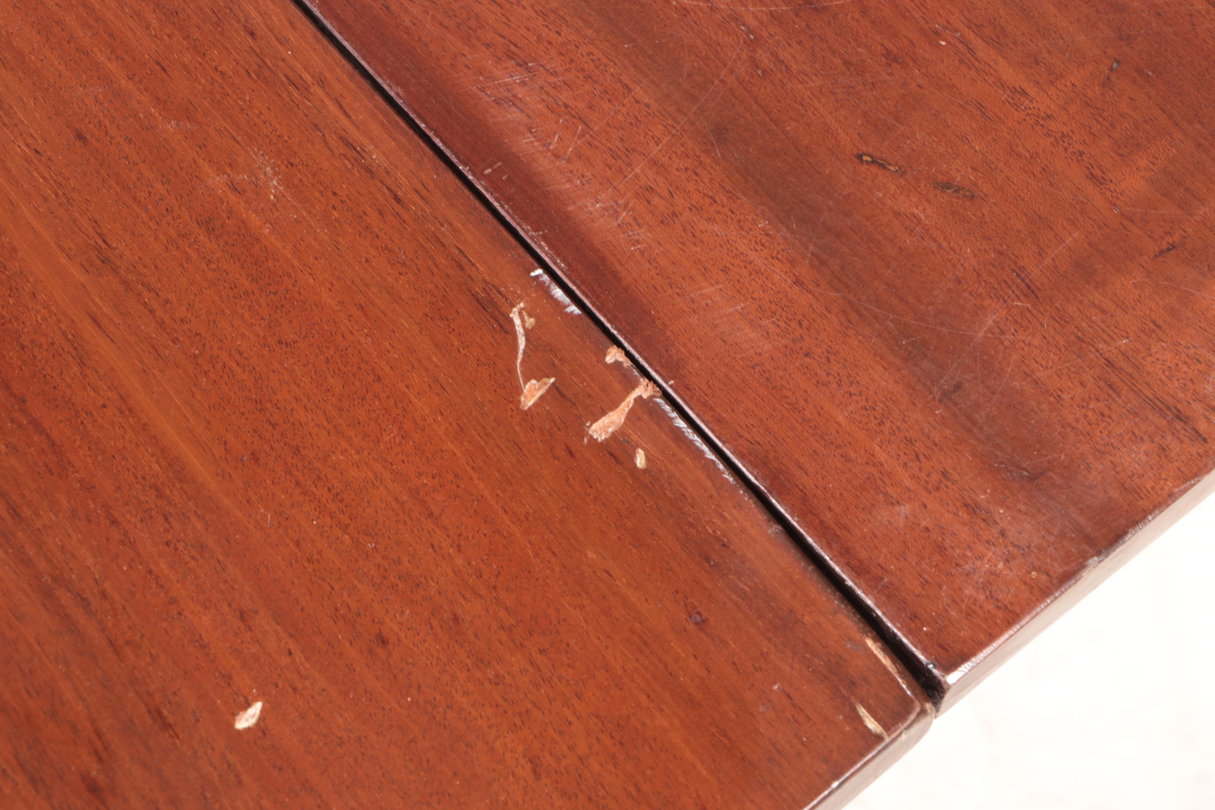 Three-Part Federal Mahogany Dining Table with Banded Inlay, Early 19th Century
